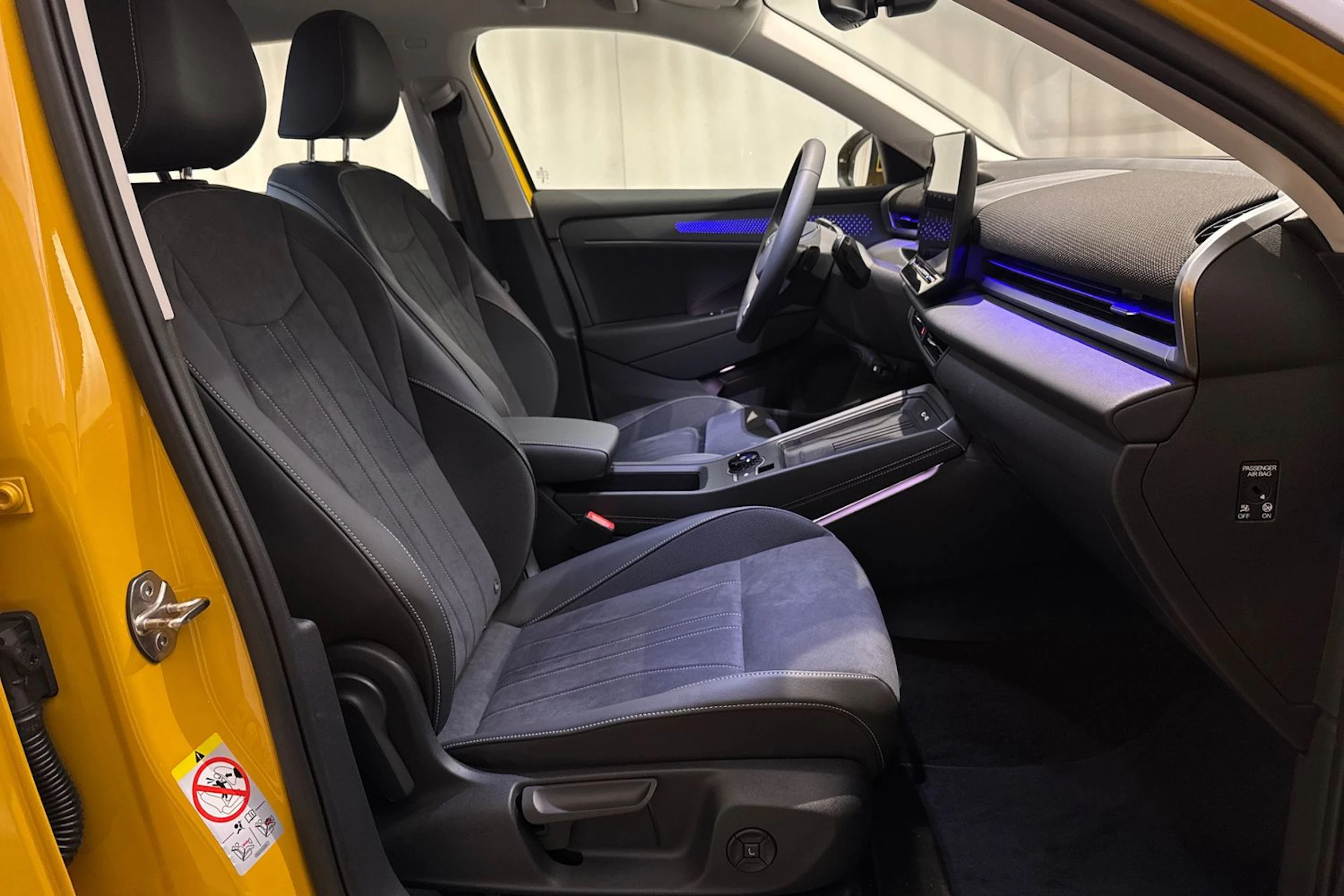 keltainen Volkswagen T-Roc 2026 kuva 14.