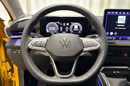 keltainen Volkswagen T-Roc 2026 kuva 17.