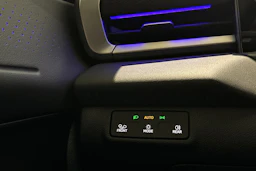 keltainen Volkswagen T-Roc 2026 kuva 18.