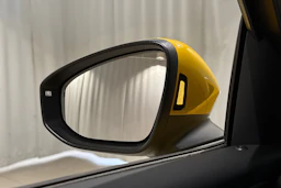 keltainen Volkswagen T-Roc 2026 kuva 32.