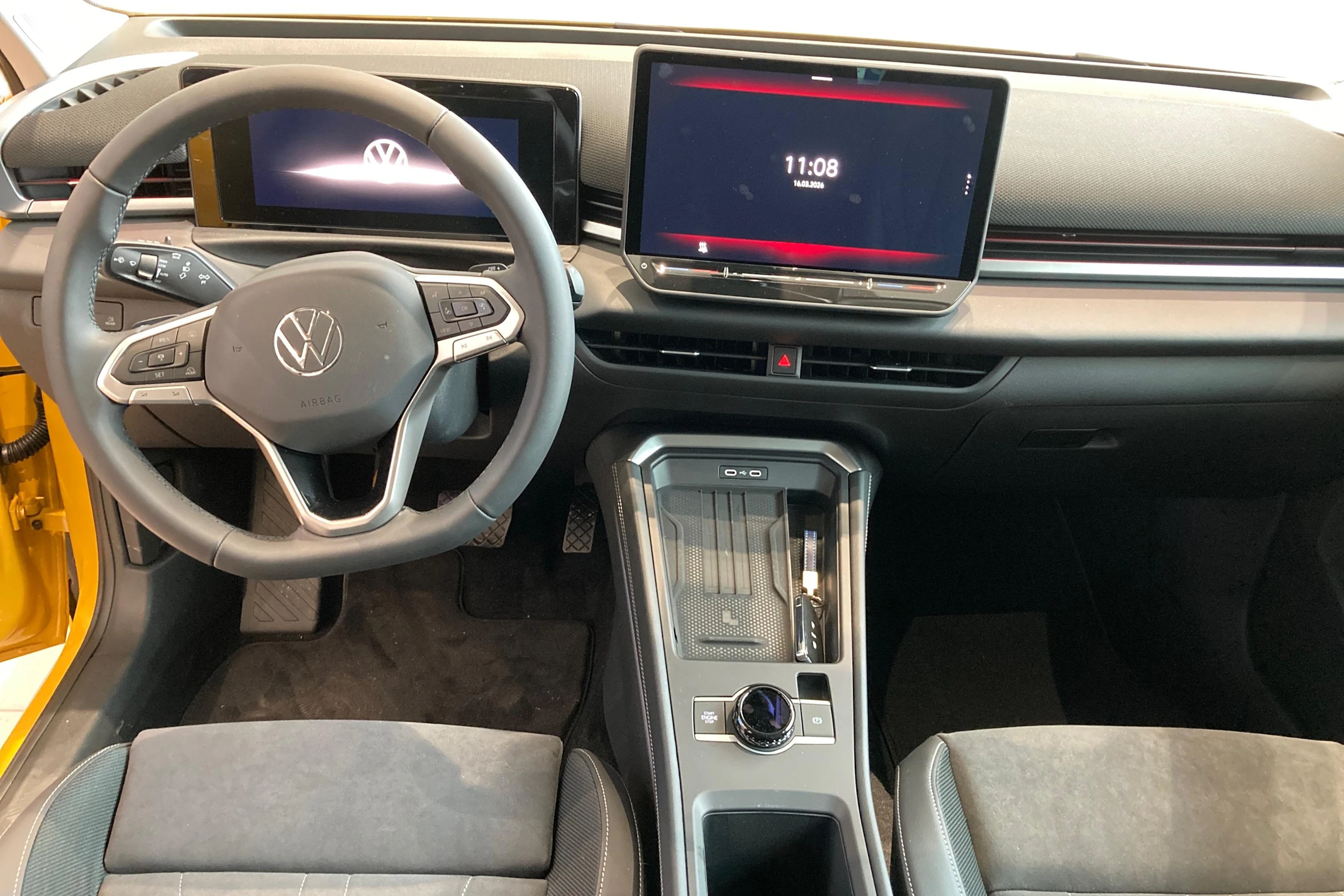 keltainen Volkswagen T-Roc 2026 kuva 7.