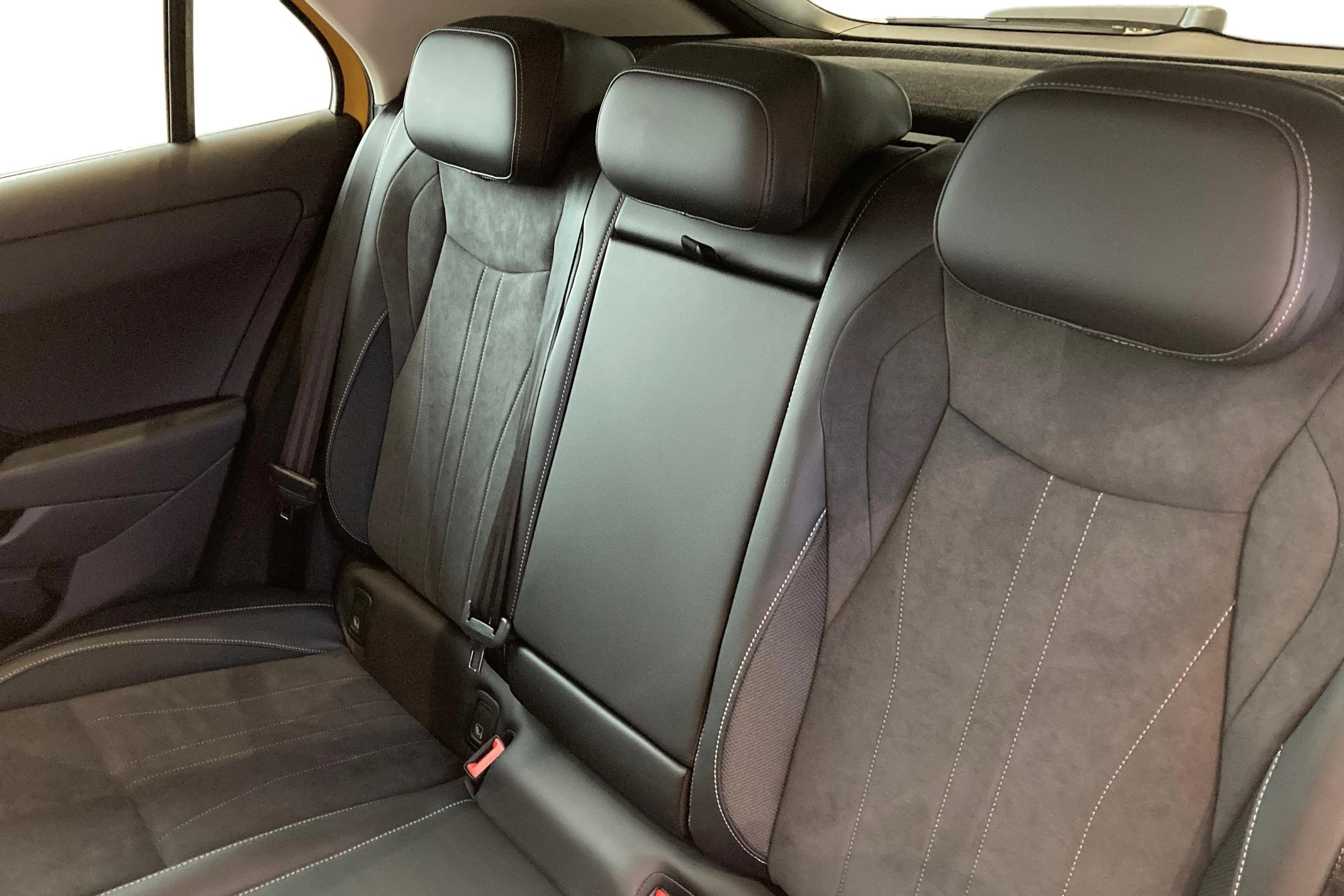 keltainen Volkswagen T-Roc 2026 kuva 8.