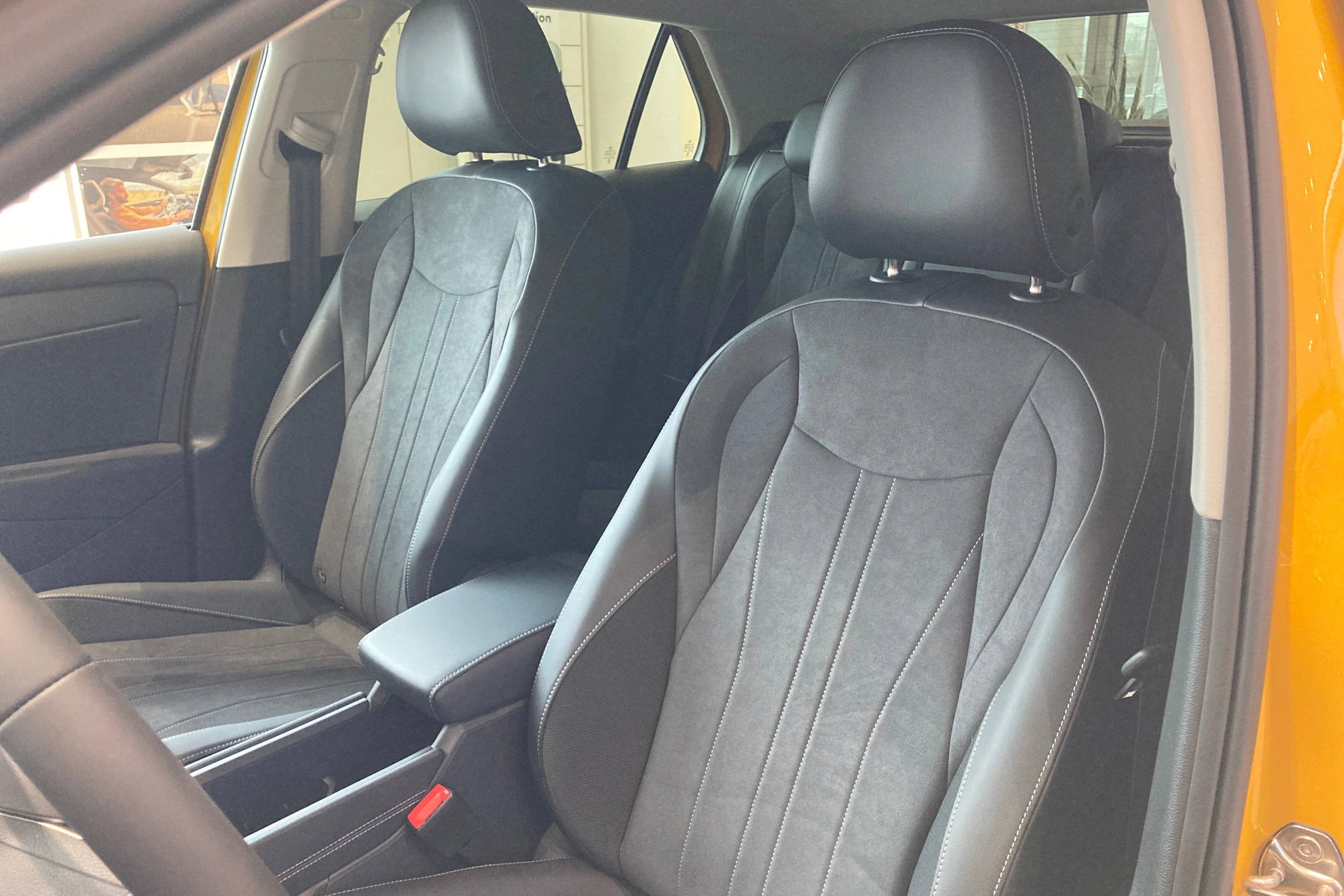 keltainen Volkswagen T-Roc 2026 kuva 11.