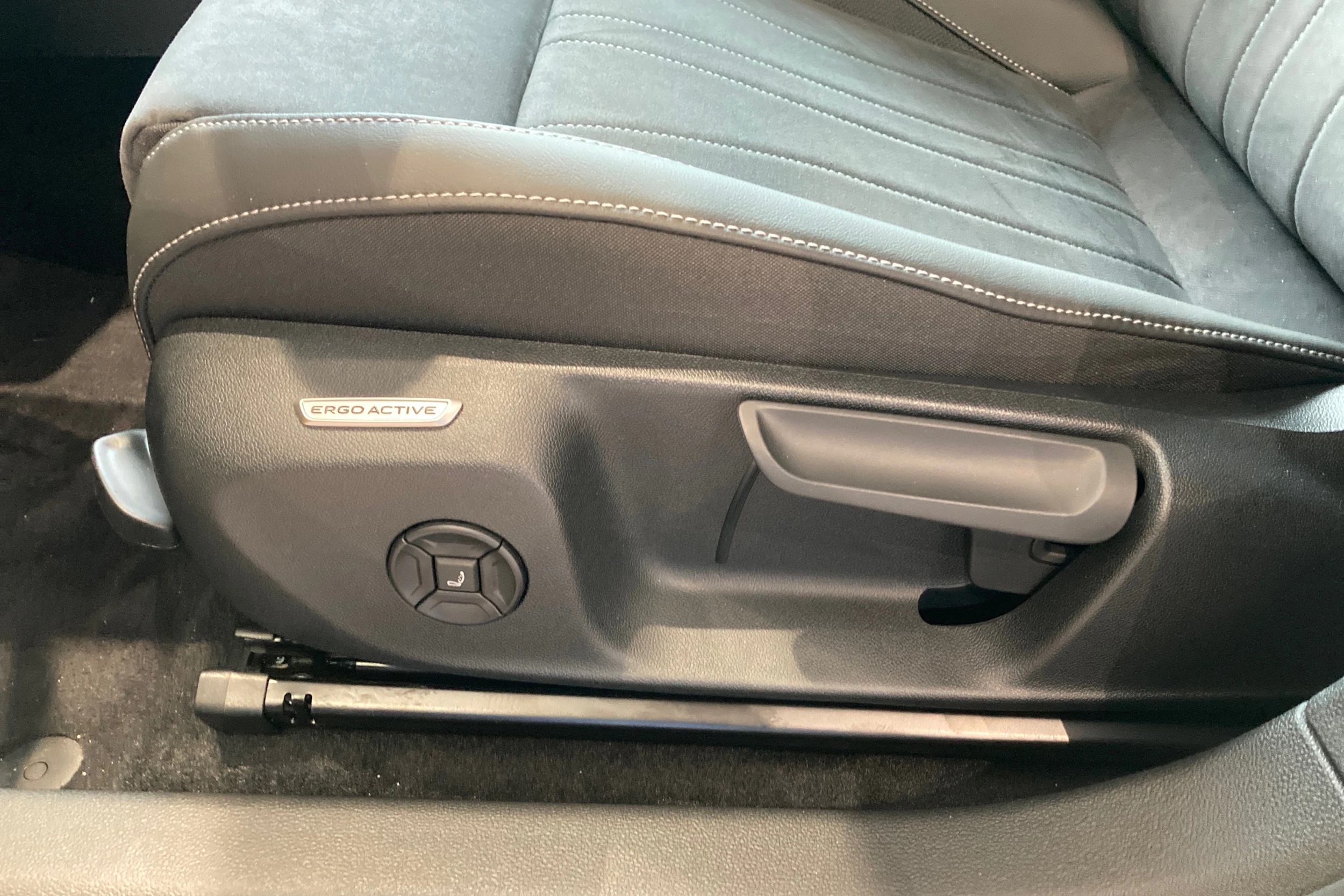 keltainen Volkswagen T-Roc 2026 kuva 12.