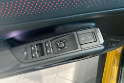 keltainen Volkswagen T-Roc 2026 kuva 13.