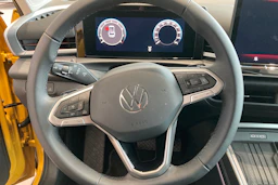 keltainen Volkswagen T-Roc 2026 kuva 14.