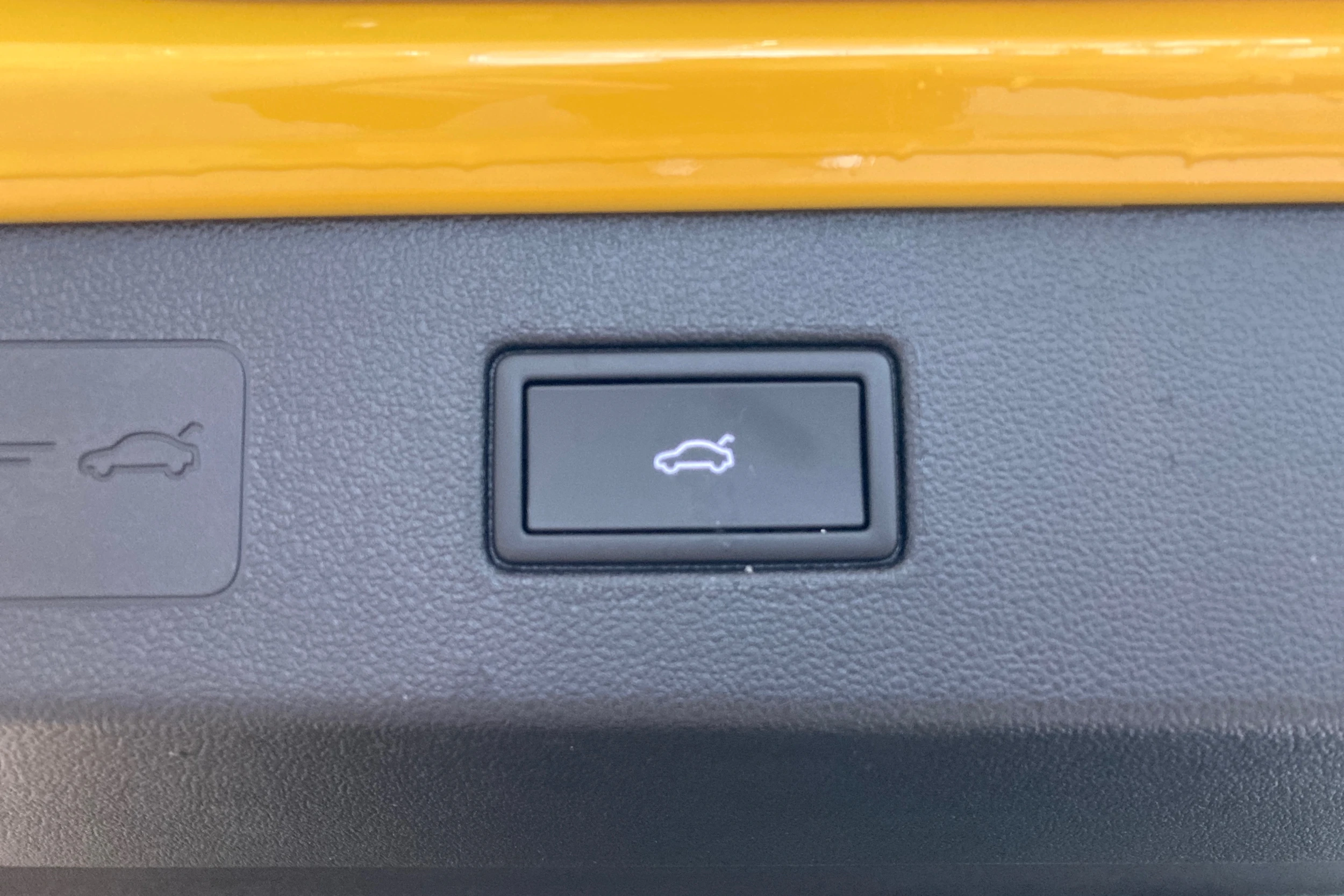 keltainen Volkswagen T-Roc 2026 kuva 22.