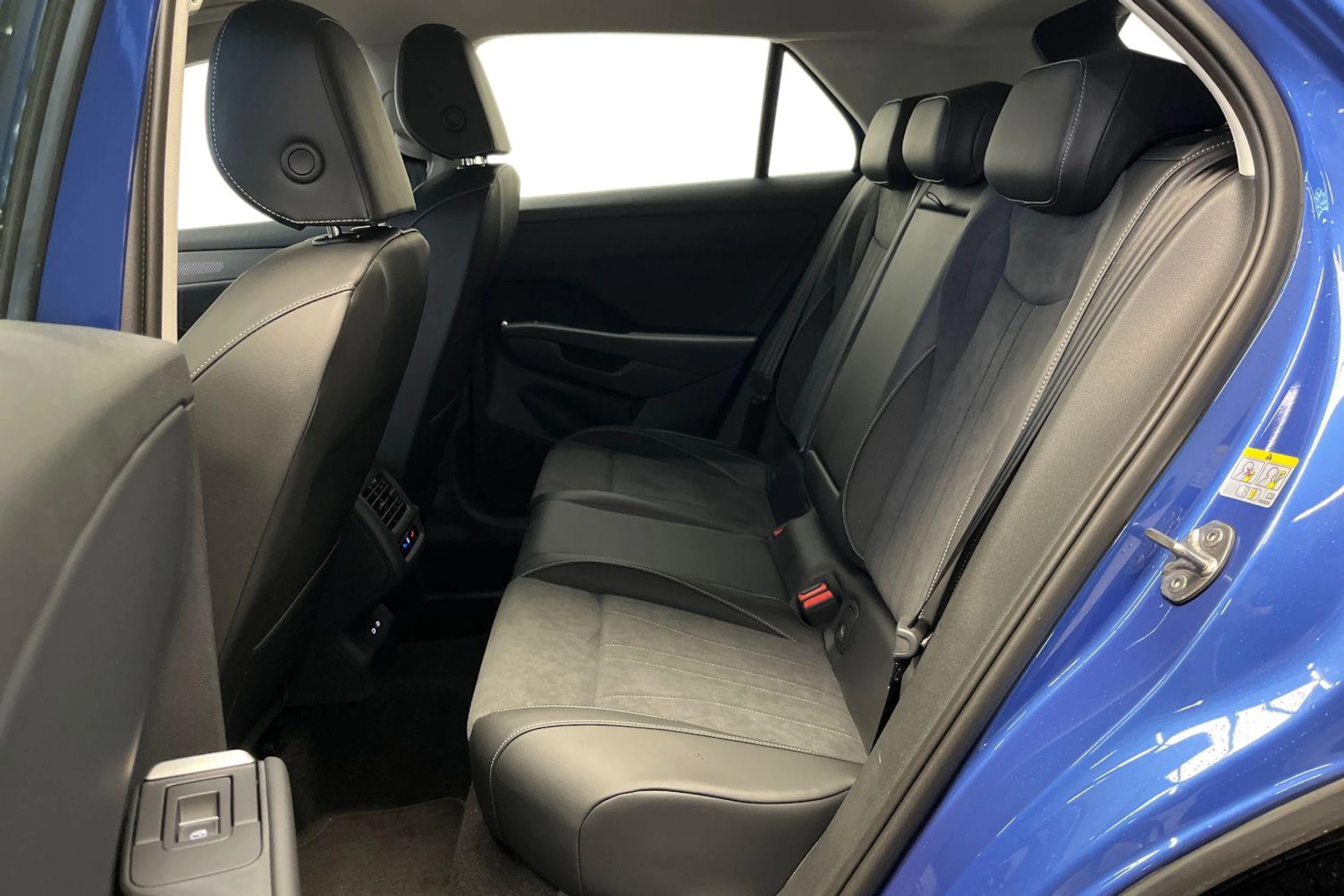 sininen Volkswagen T-Roc 2026 kuva 8.