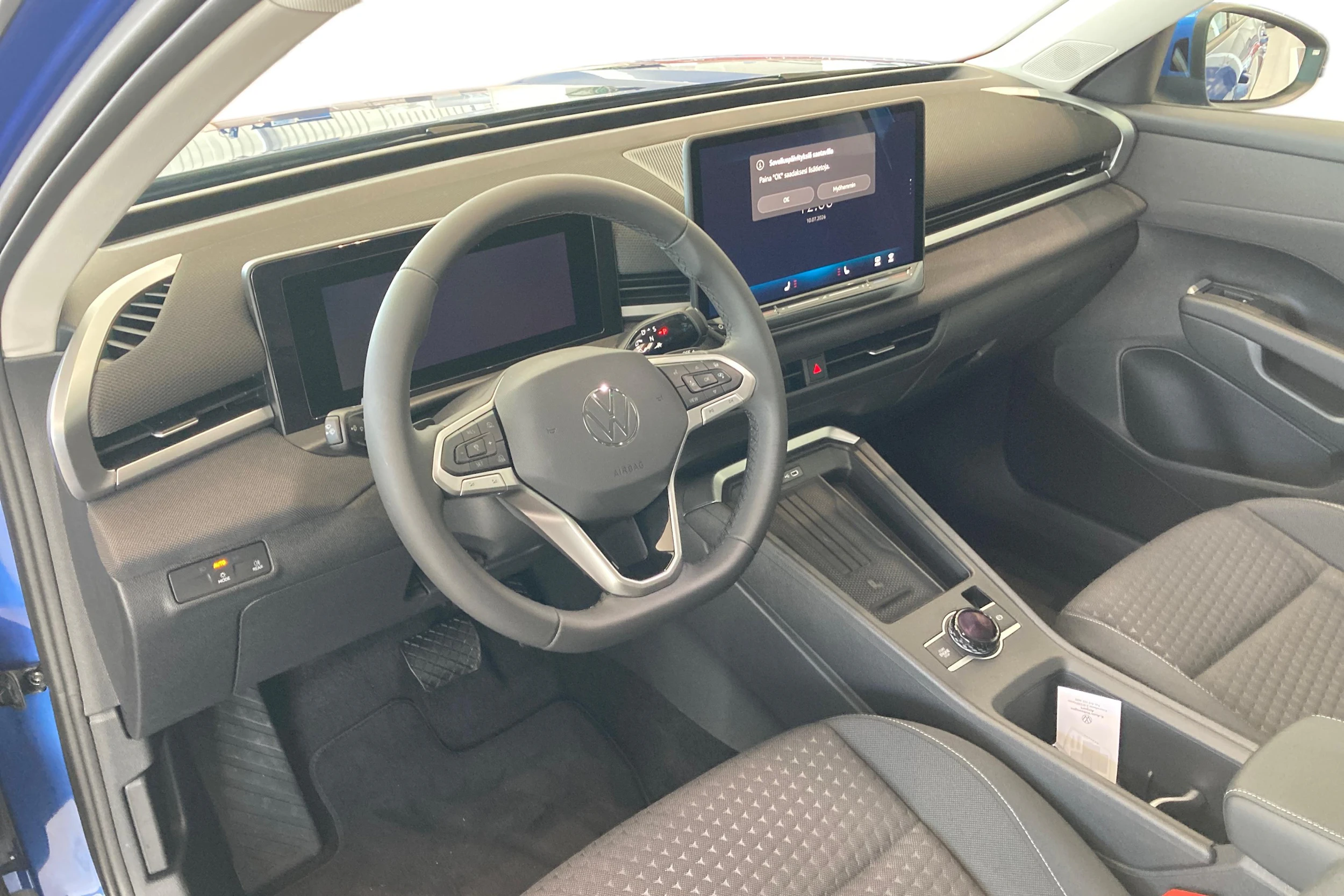 sininen Volkswagen T-Roc 2026 kuva 6.
