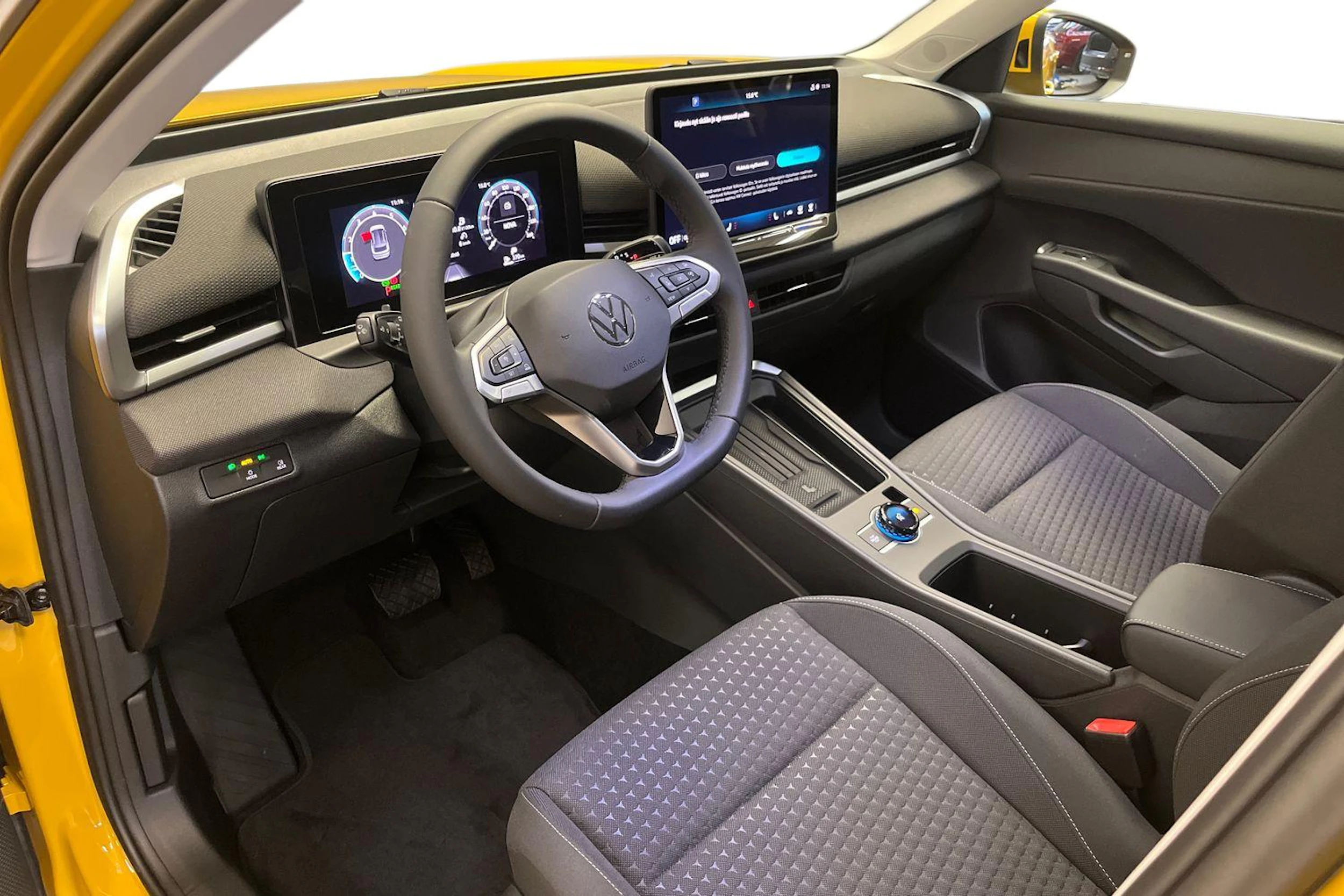 keltainen Volkswagen T-Roc 2026 kuva 6.