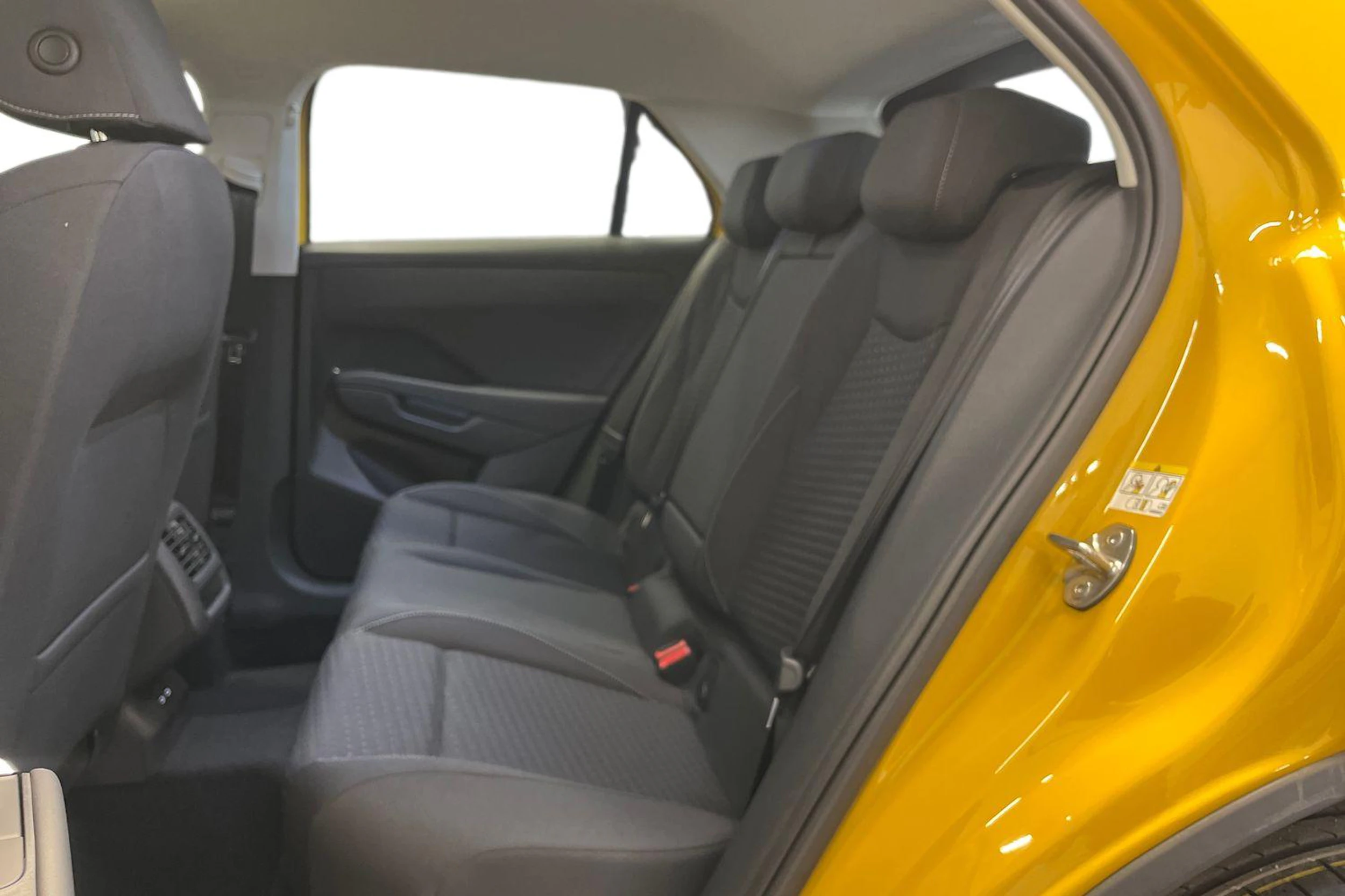 keltainen Volkswagen T-Roc 2026 kuva 8.