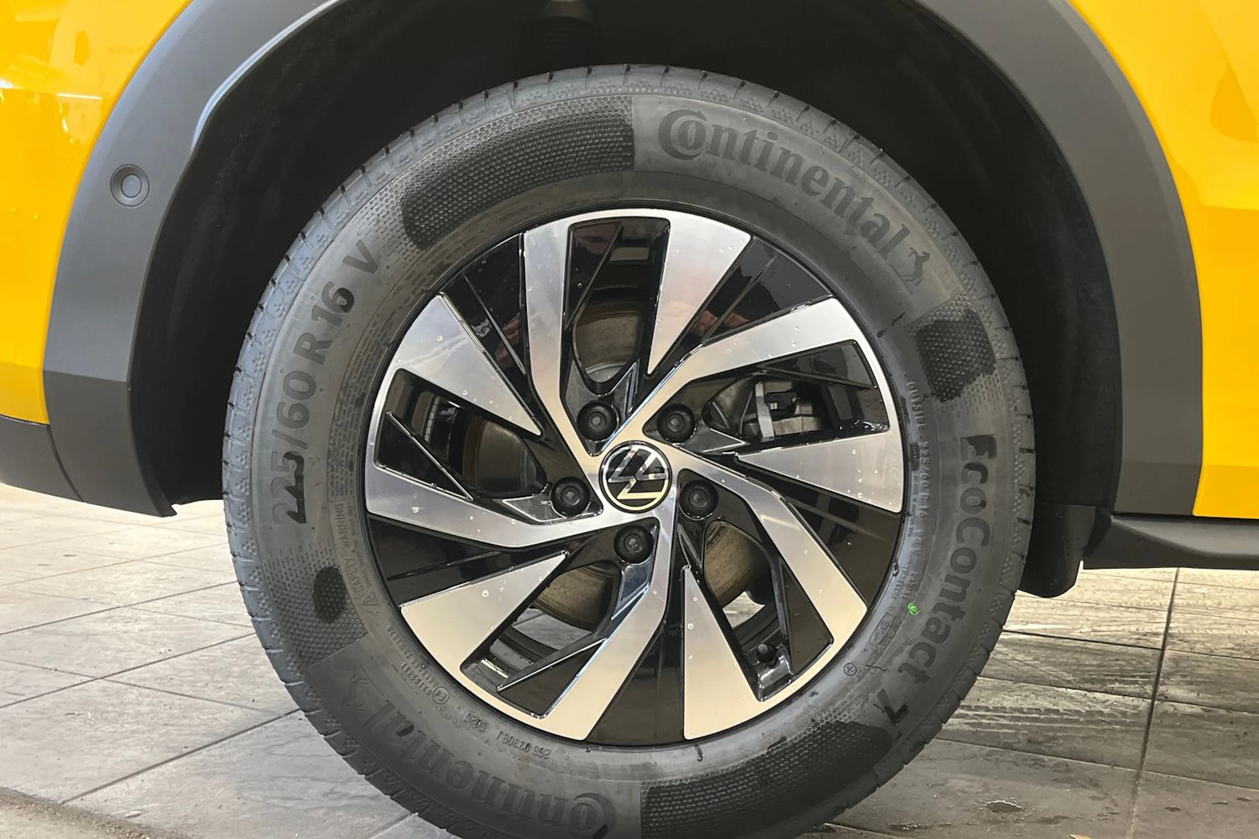keltainen Volkswagen T-Roc 2026 kuva 10.