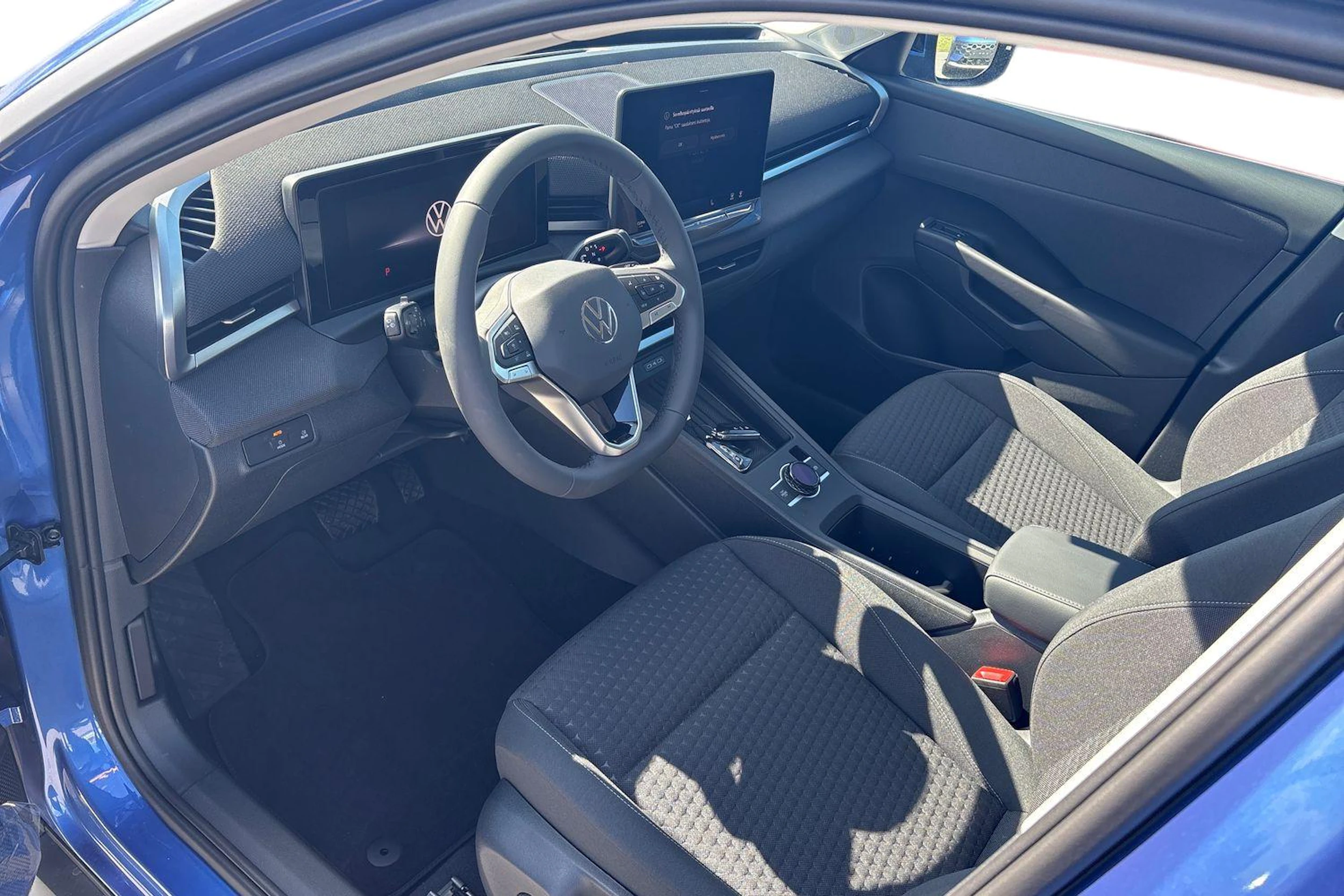 sininen Volkswagen T-Roc 2026 kuva 6.