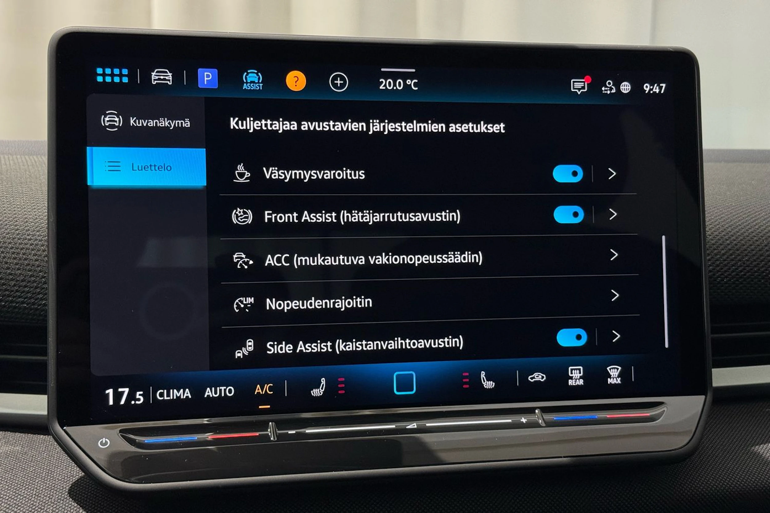 keltainen Volkswagen T-Roc 2026 kuva 22.