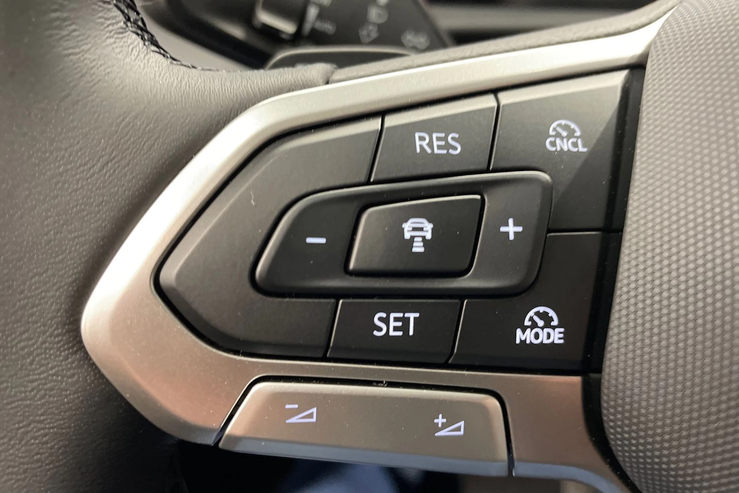 musta Volkswagen T-Roc 2026 kuva 14.