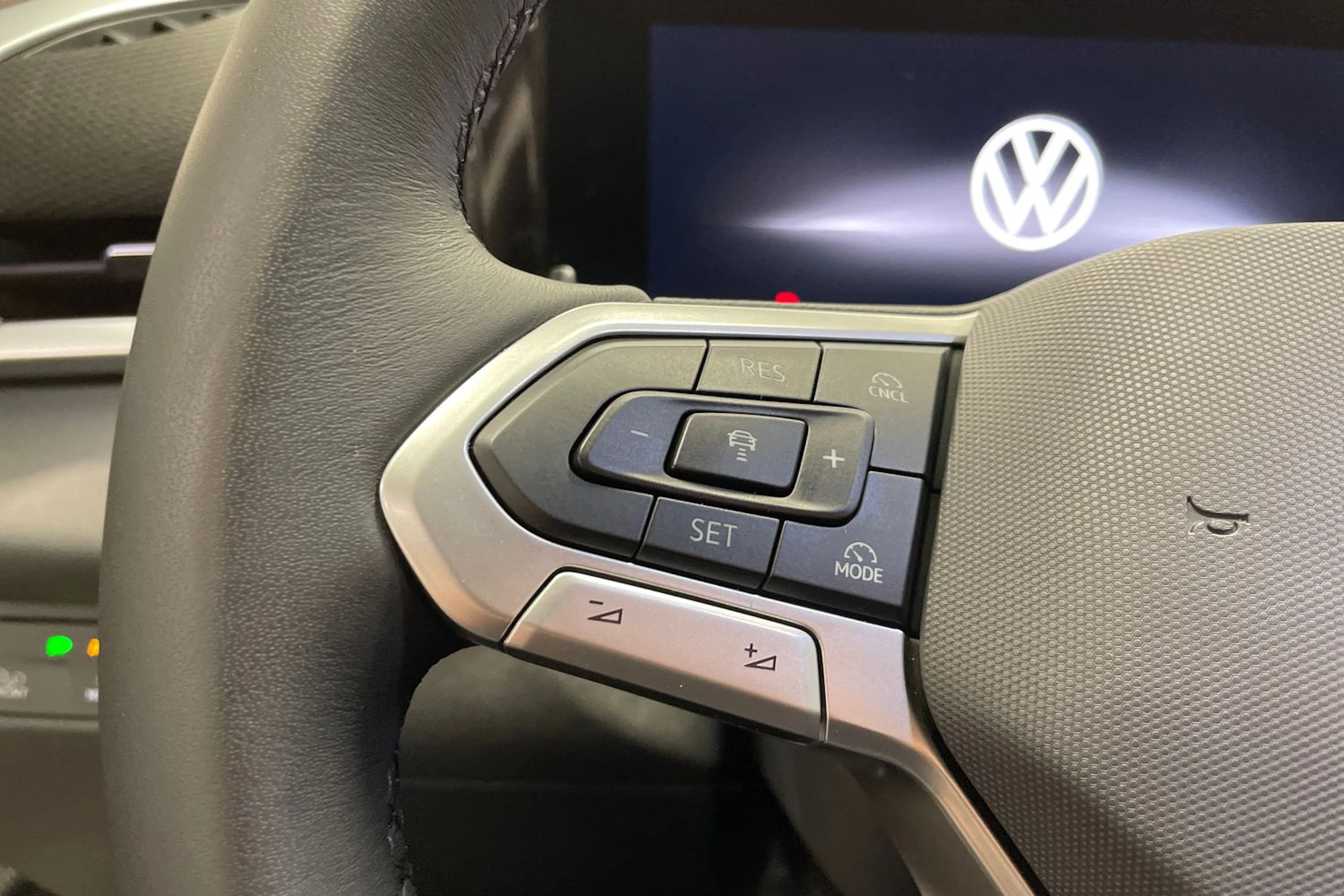 Harmaa Volkswagen T-Roc 2026 kuva 11.