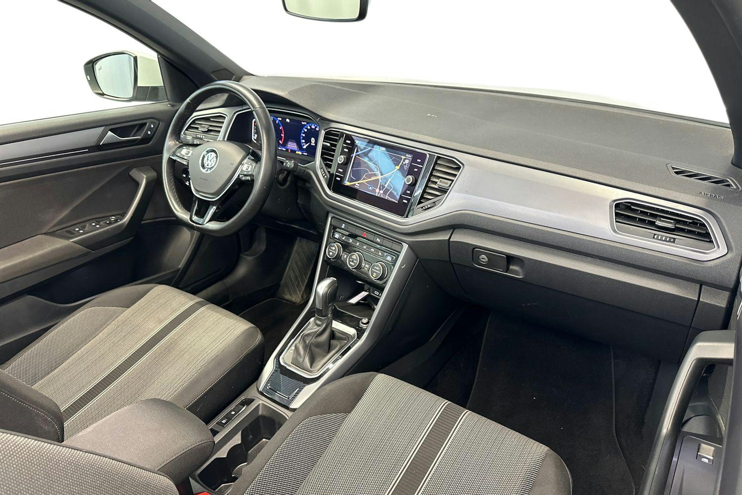 valkoinen Volkswagen T-Roc Cabriolet 2020 kuva 9.