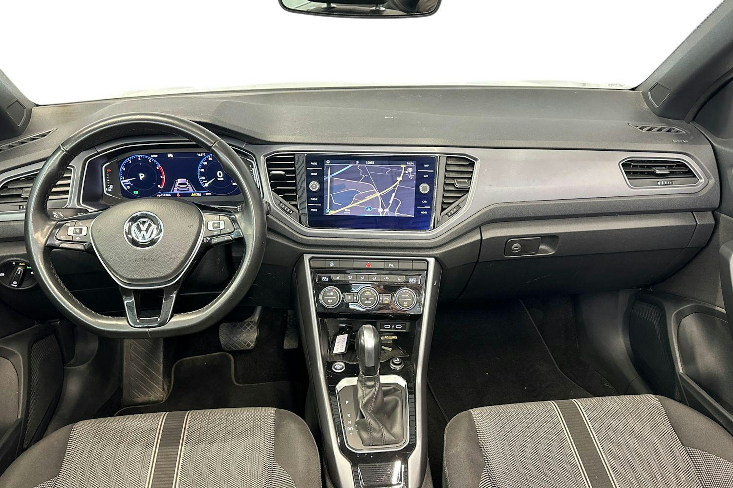 valkoinen Volkswagen T-Roc Cabriolet 2020 kuva 10.