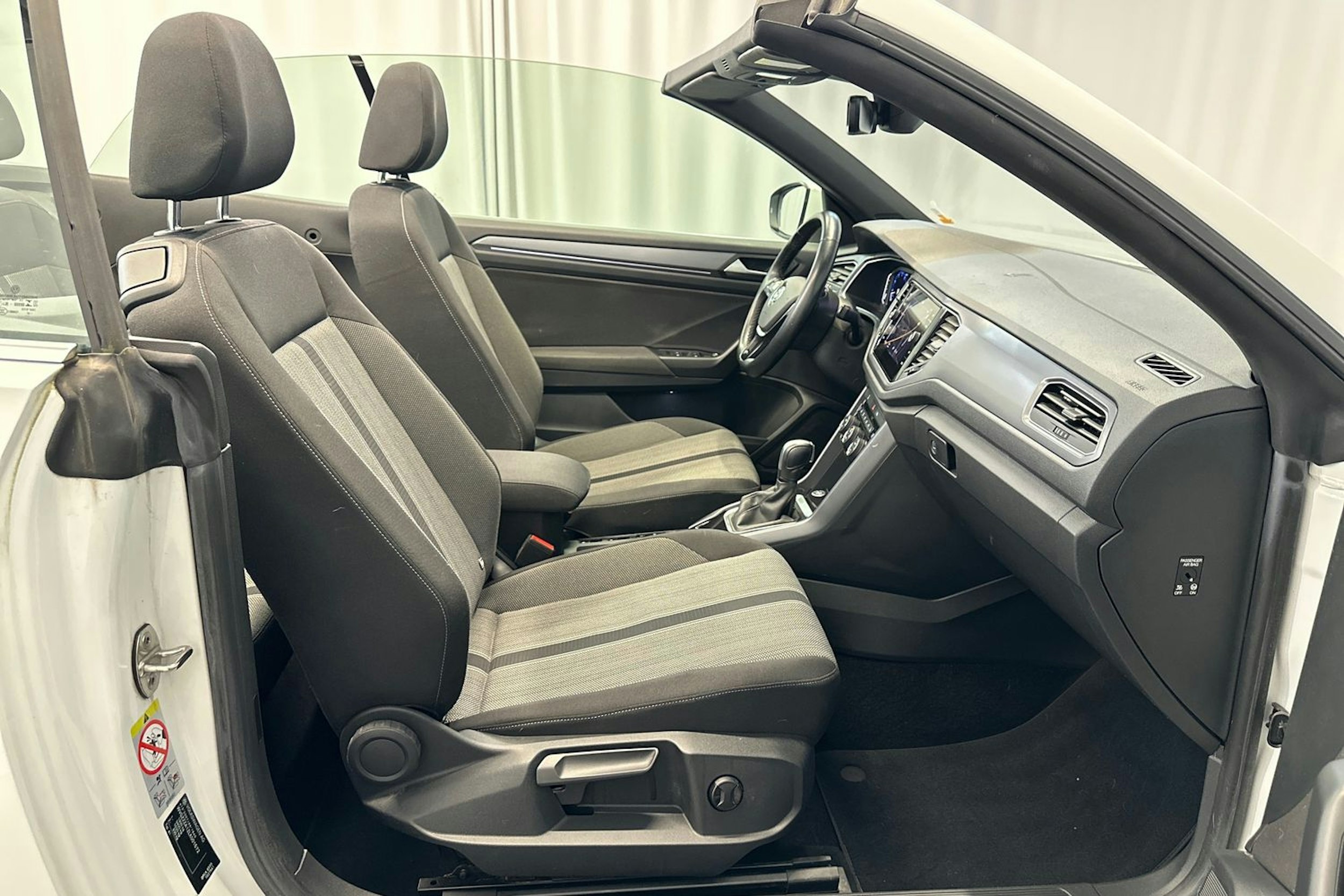 valkoinen Volkswagen T-Roc Cabriolet 2020 kuva 13.