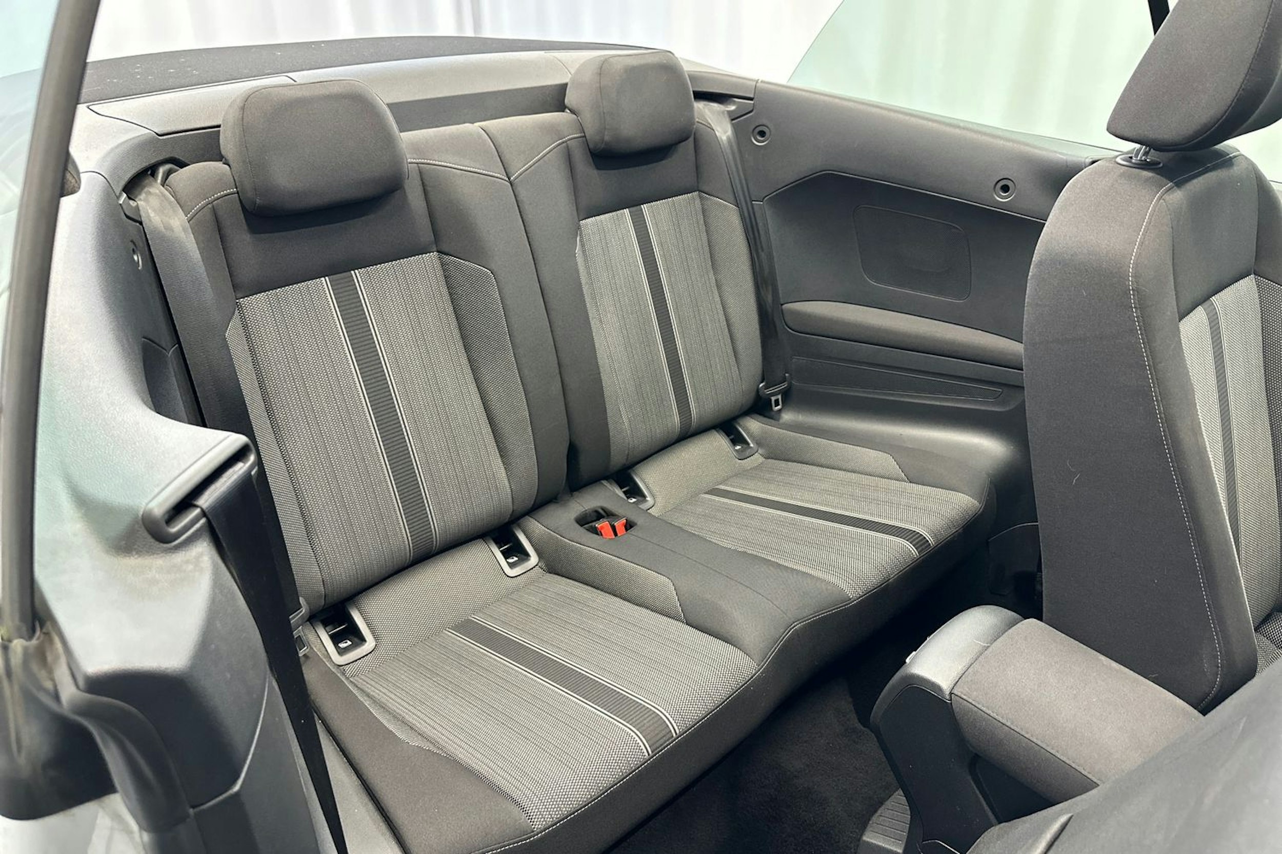 valkoinen Volkswagen T-Roc Cabriolet 2020 kuva 14.