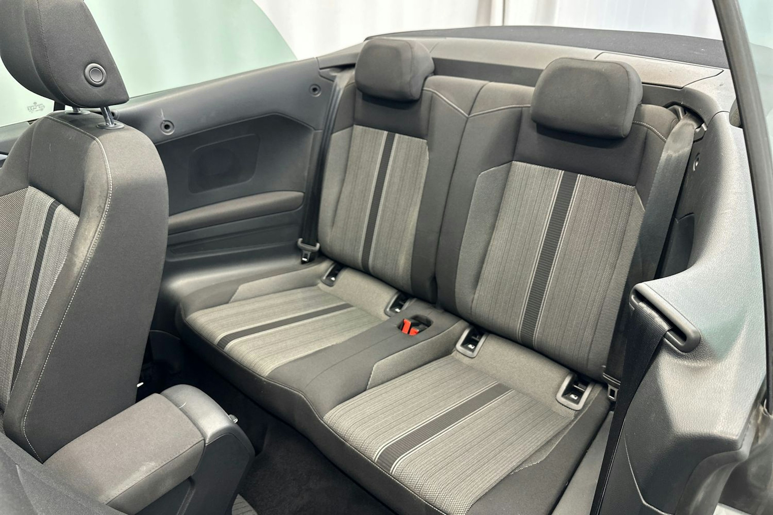 valkoinen Volkswagen T-Roc Cabriolet 2020 kuva 15.