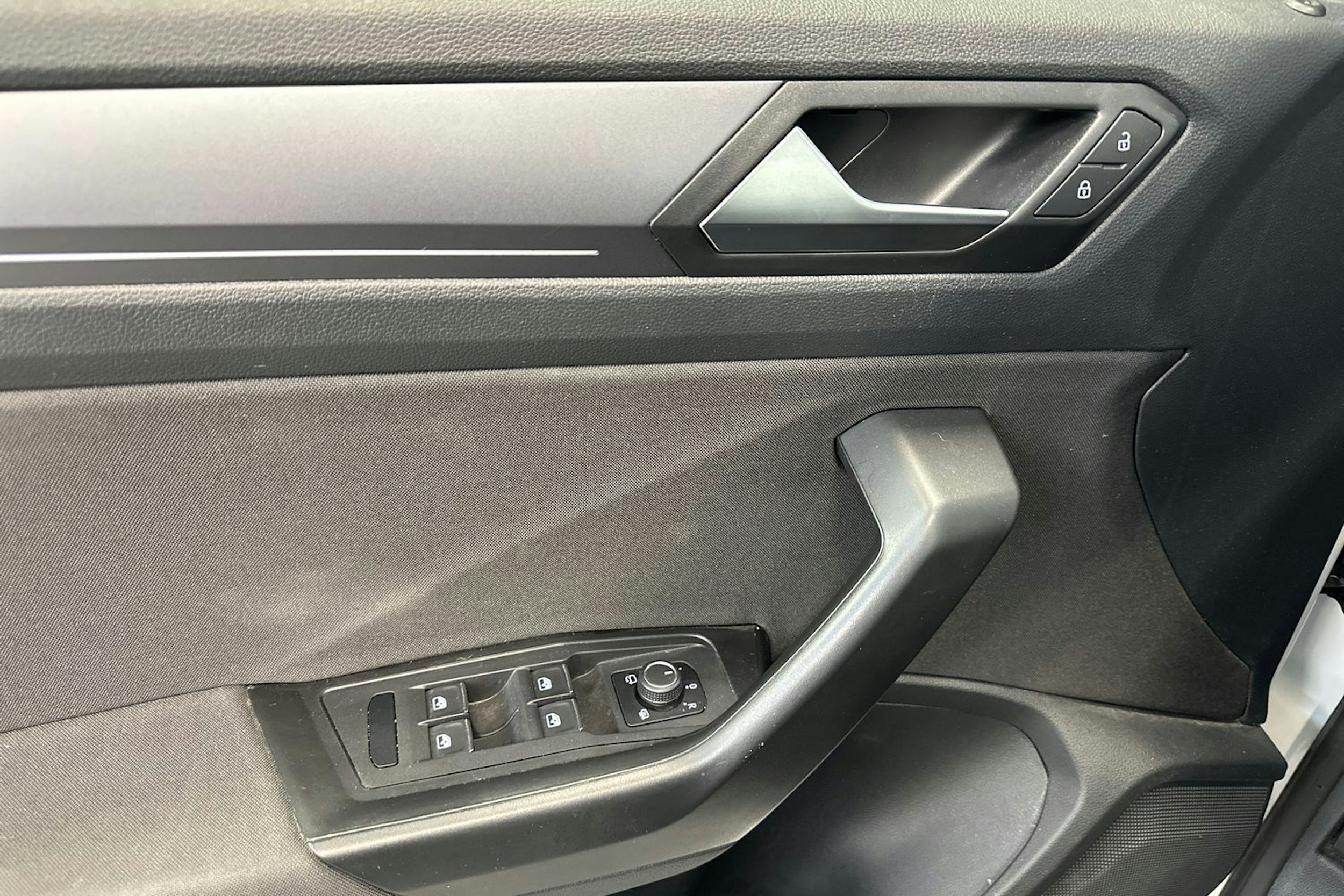 valkoinen Volkswagen T-Roc Cabriolet 2020 kuva 16.