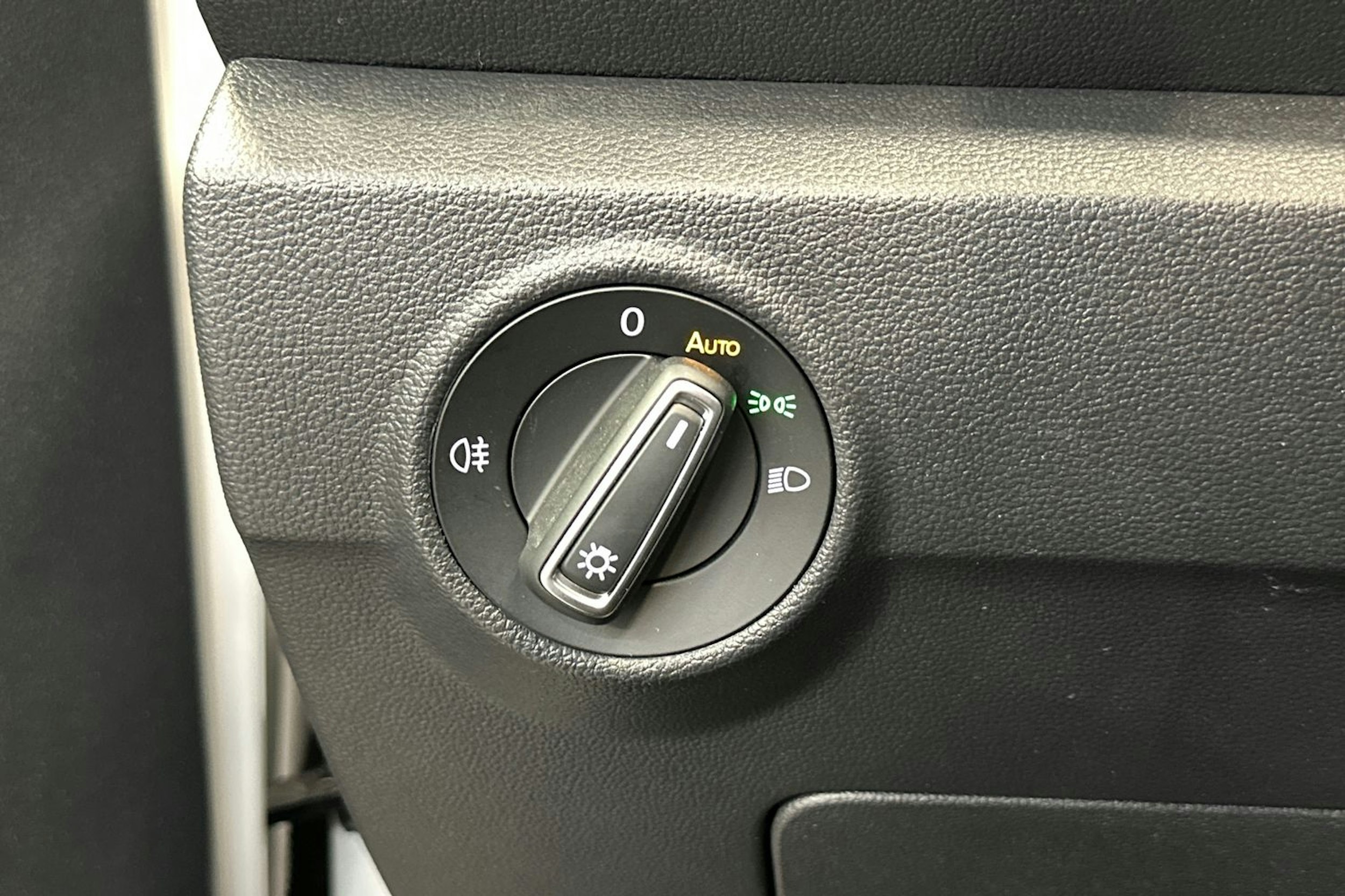 valkoinen Volkswagen T-Roc Cabriolet 2020 kuva 17.