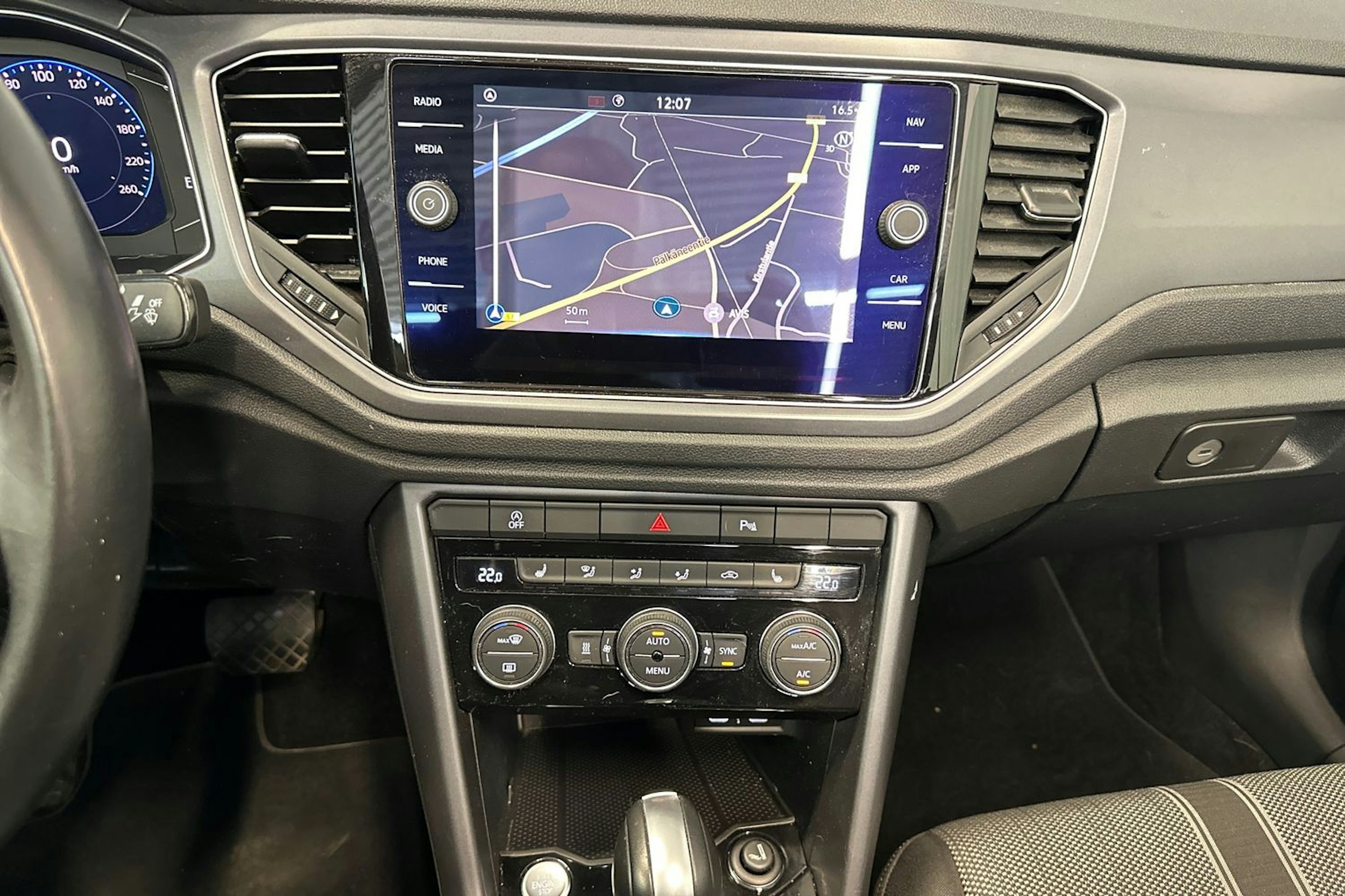 valkoinen Volkswagen T-Roc Cabriolet 2020 kuva 21.