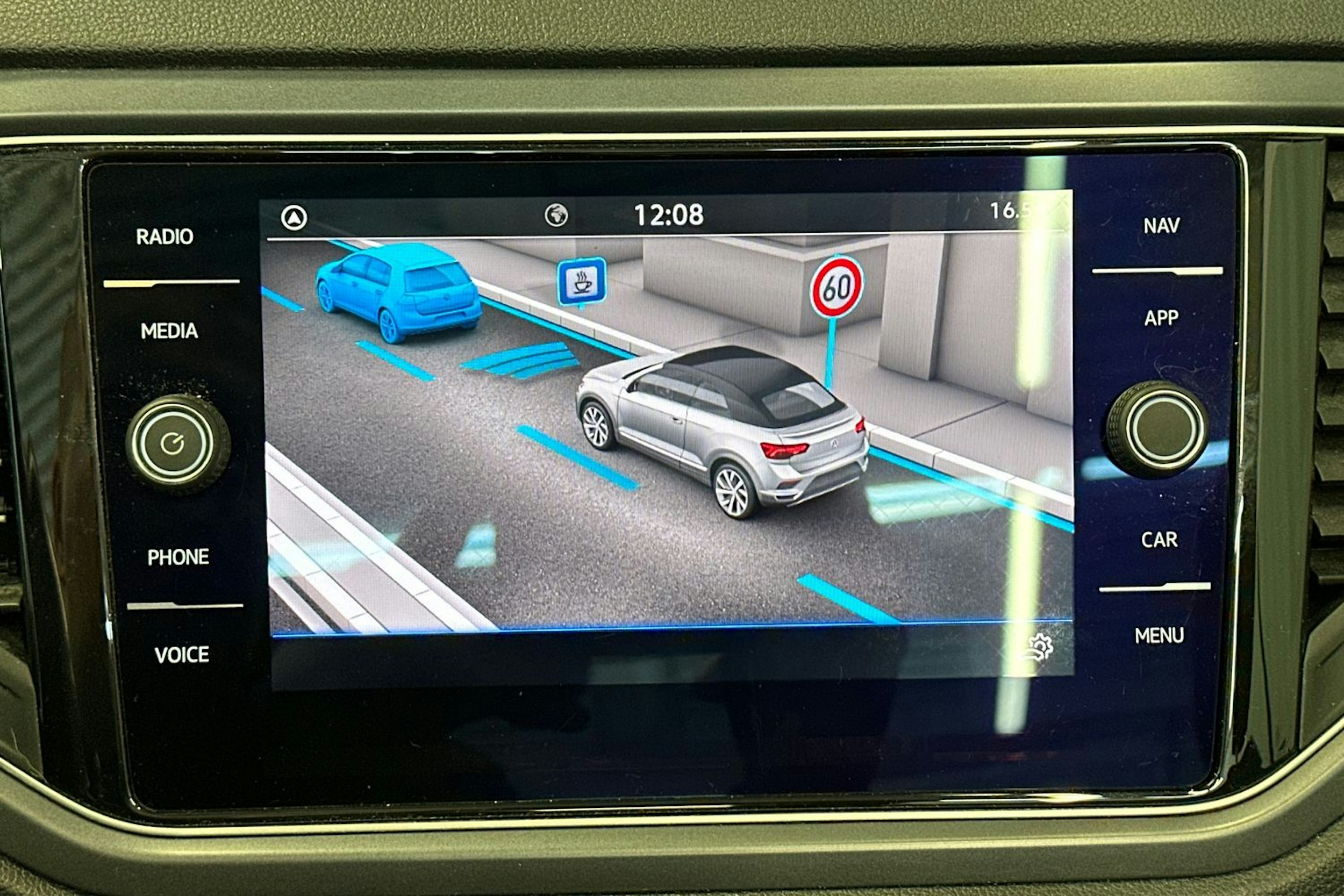 valkoinen Volkswagen T-Roc Cabriolet 2020 kuva 23.