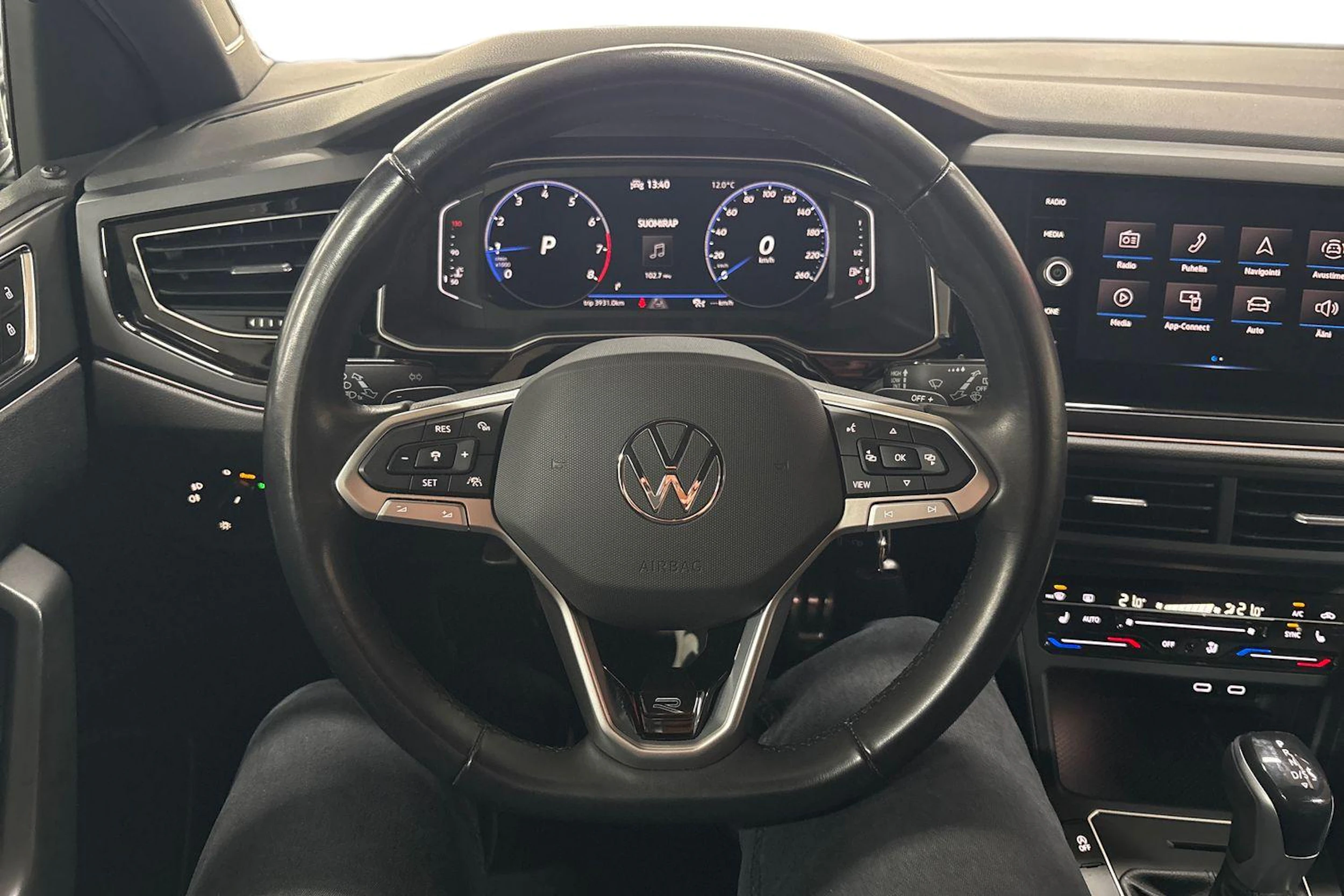 harmaa Volkswagen Taigo 2022 kuva 8.