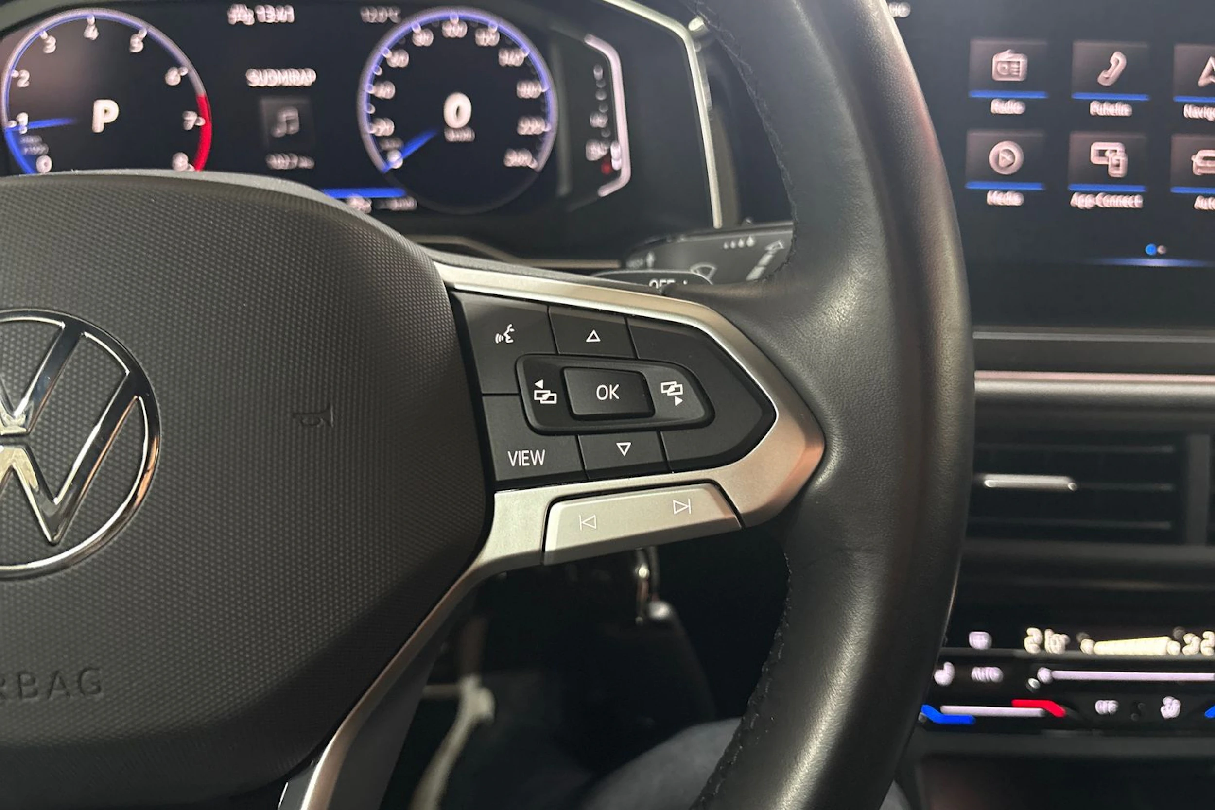 harmaa Volkswagen Taigo 2022 kuva 13.