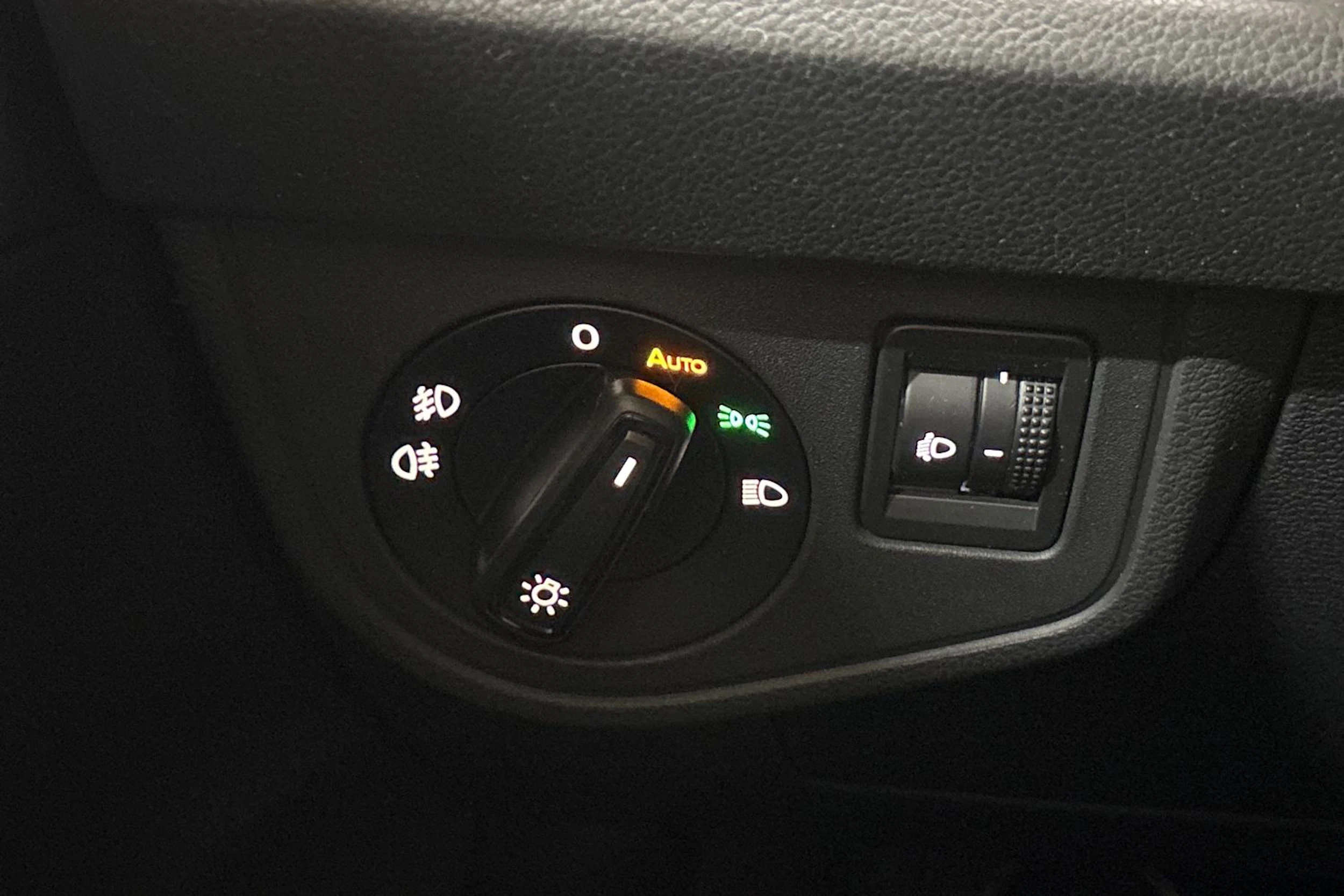 harmaa Volkswagen Taigo 2022 kuva 19.