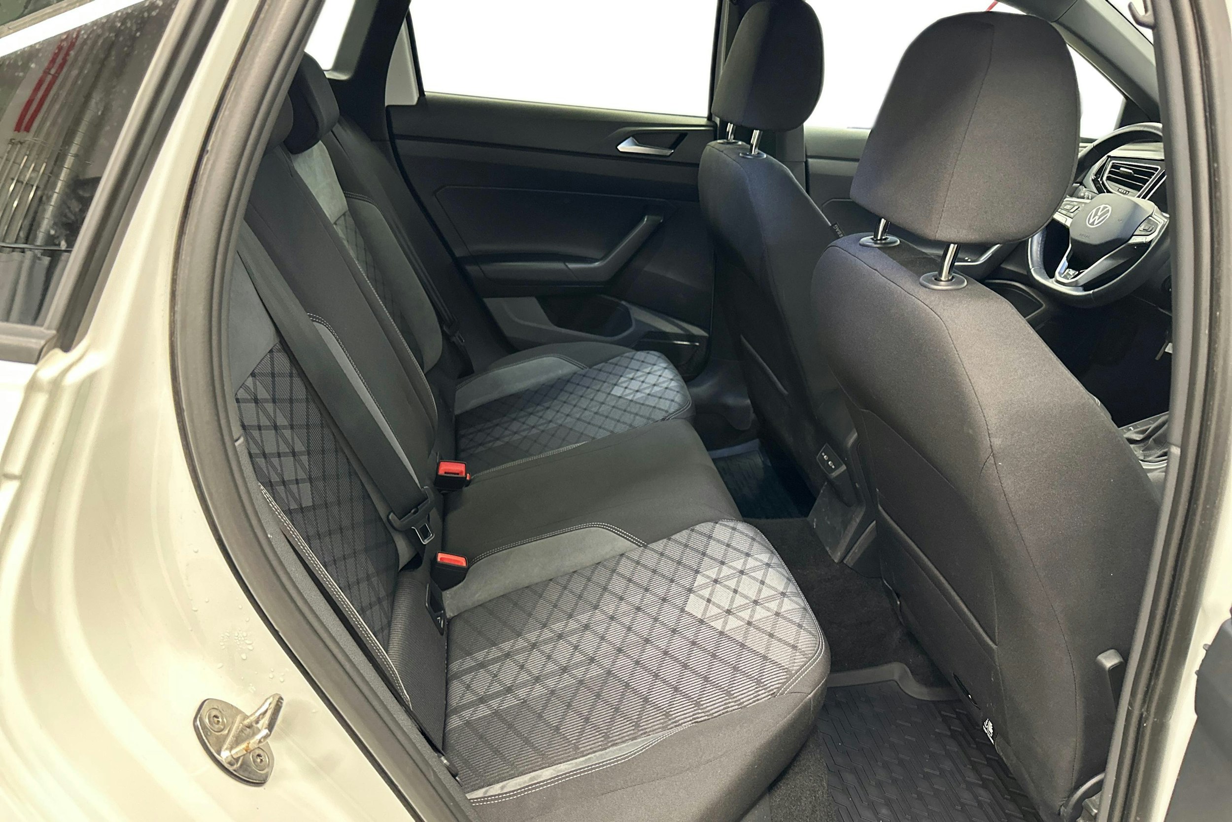 valkoinen Volkswagen Taigo 2022 kuva 11.