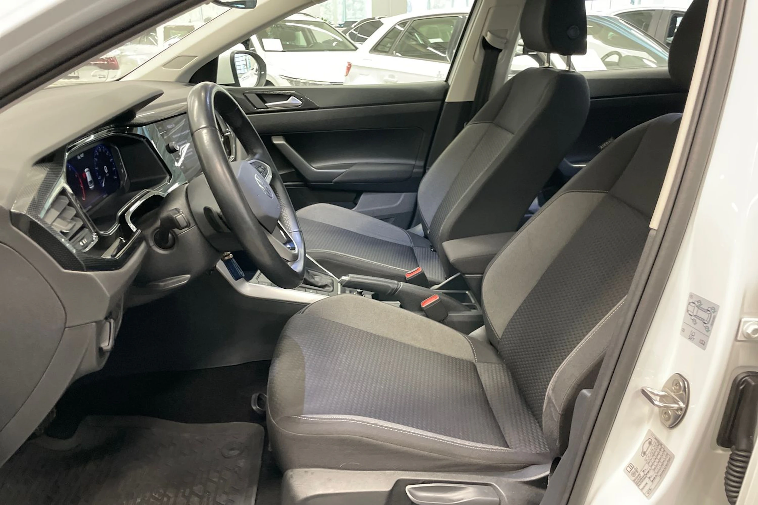 valkoinen Volkswagen Taigo 2022 kuva 17.
