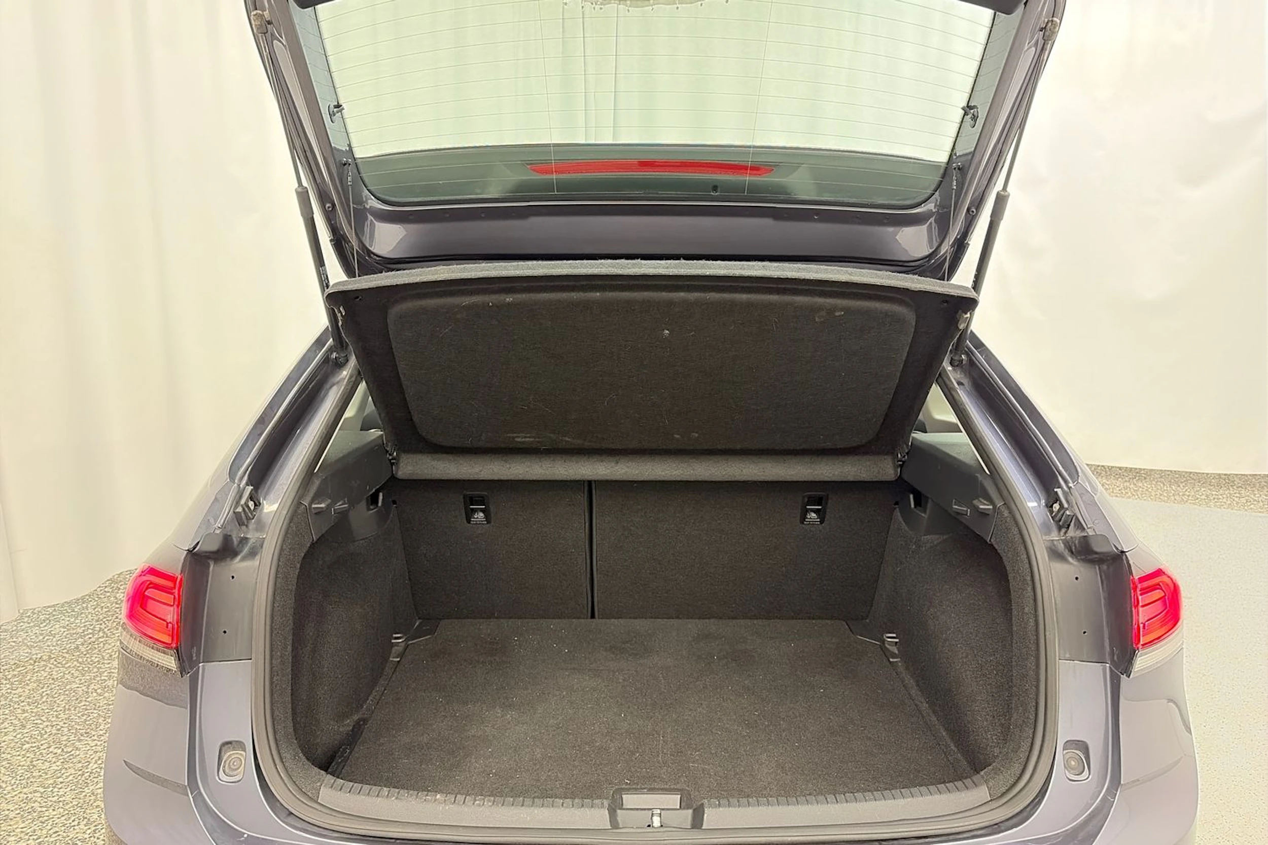 harmaa Volkswagen Taigo 2022 kuva 11.
