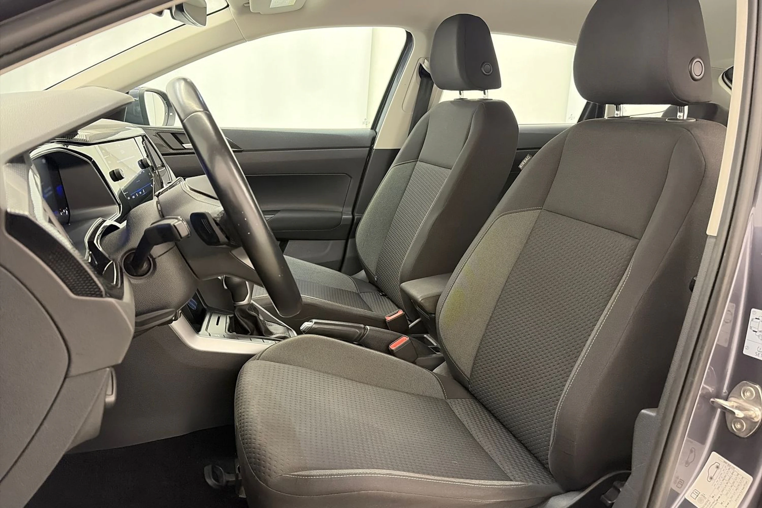 harmaa Volkswagen Taigo 2022 kuva 12.
