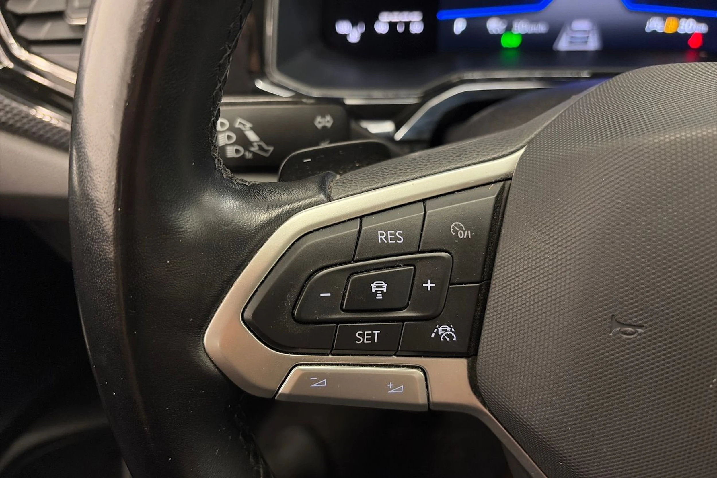 harmaa Volkswagen Taigo 2022 kuva 14.