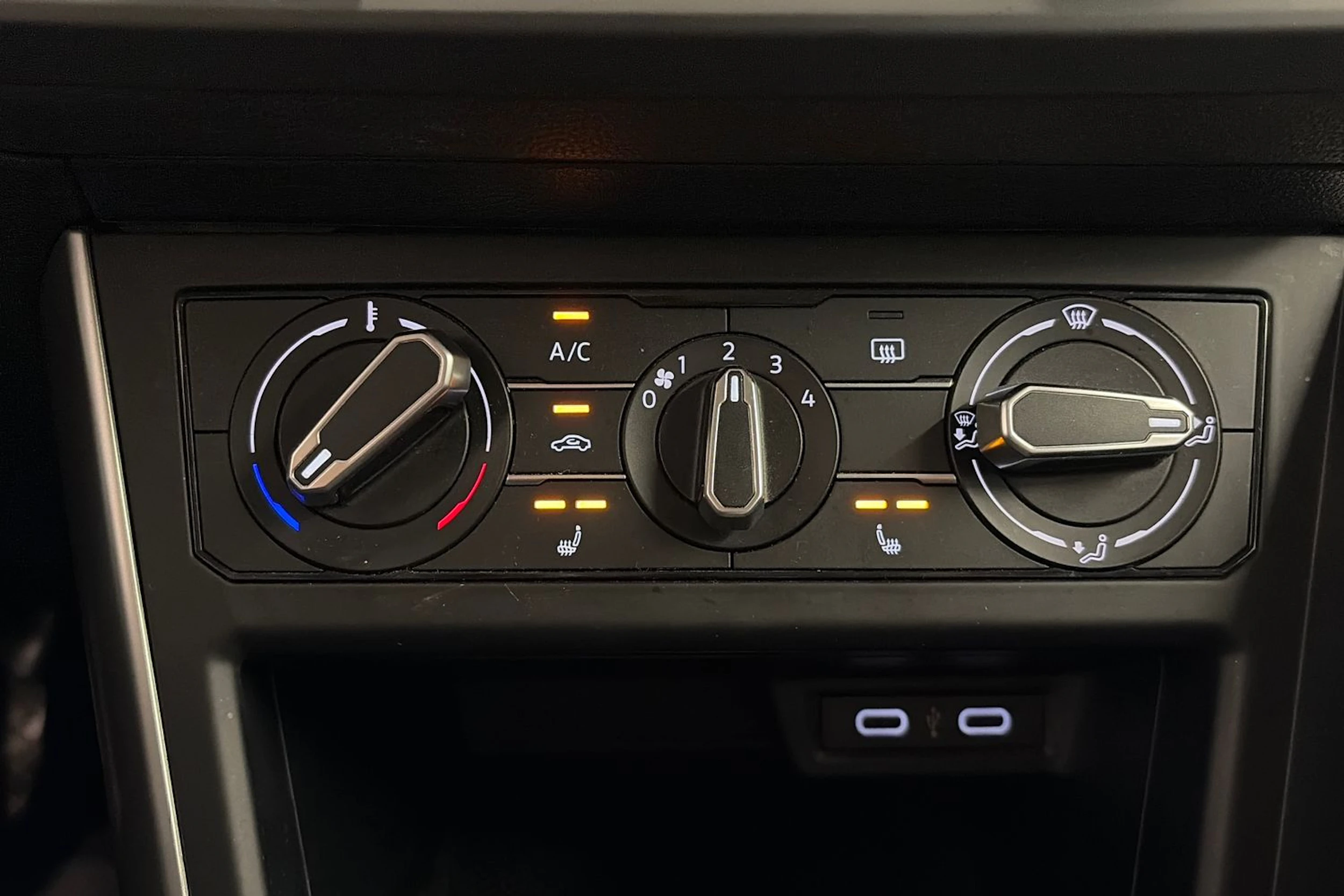 harmaa Volkswagen Taigo 2022 kuva 19.