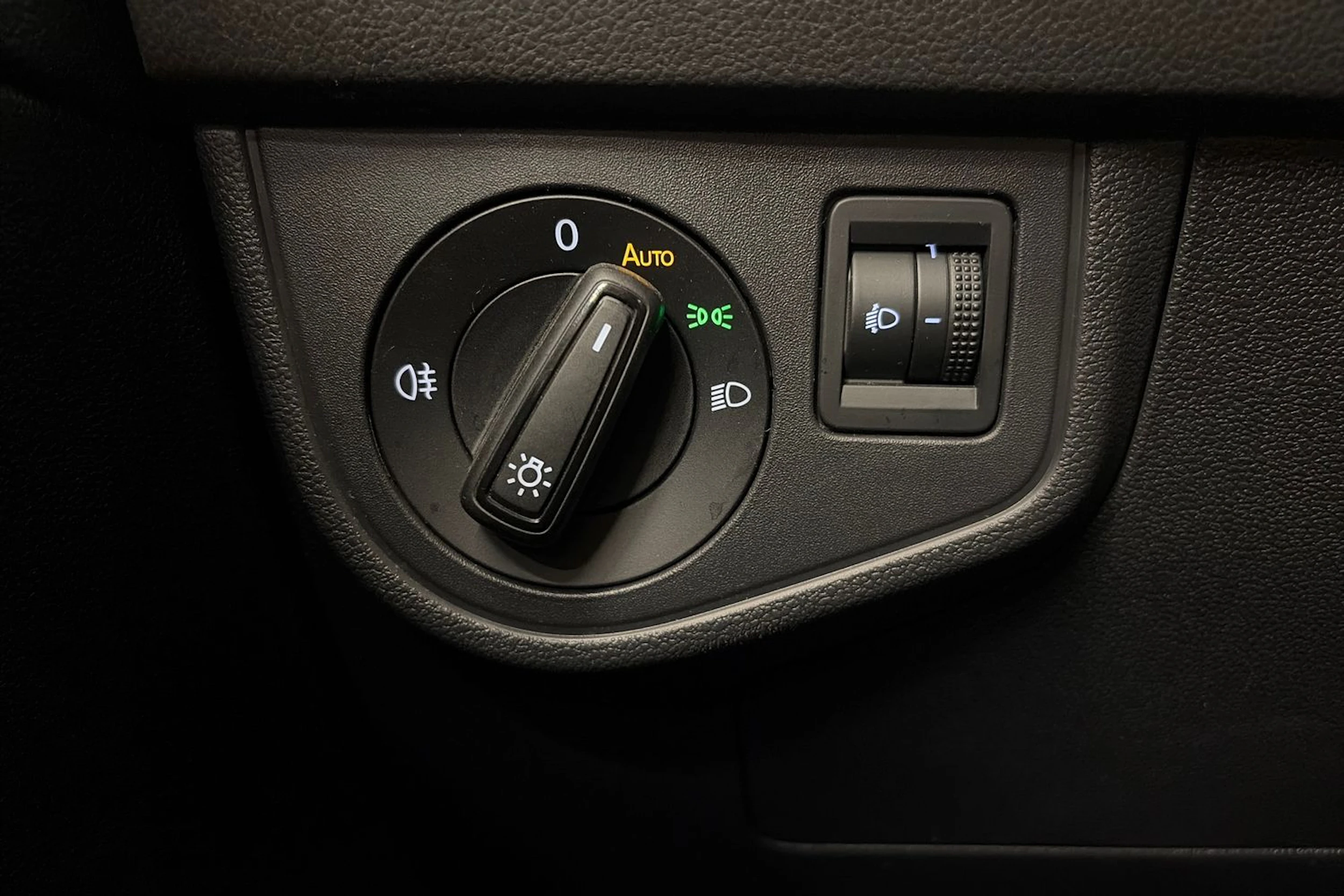 harmaa Volkswagen Taigo 2022 kuva 20.
