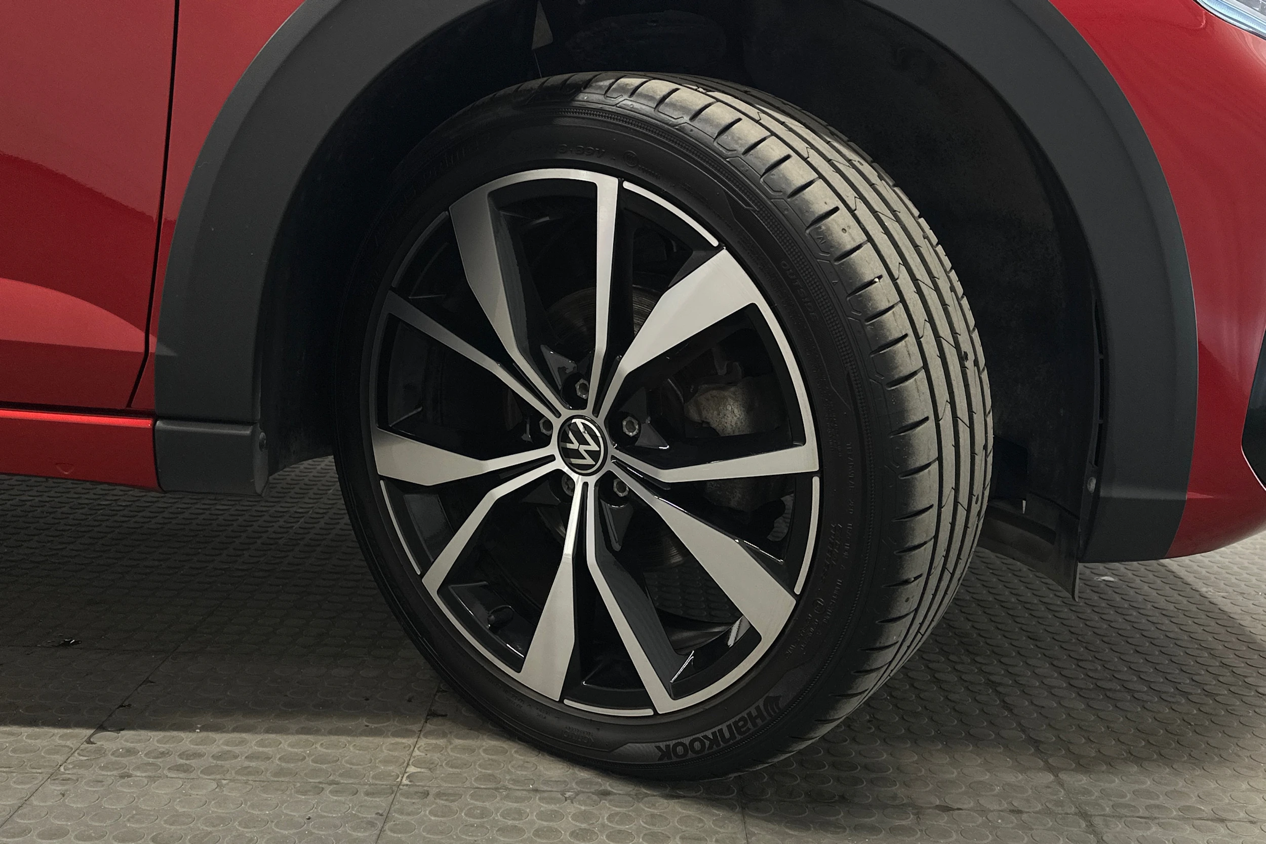 punainen Volkswagen Taigo 2022 kuva 10.