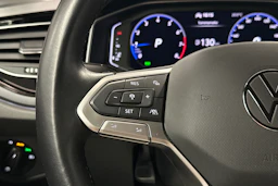 punainen Volkswagen Taigo 2022 kuva 11.
