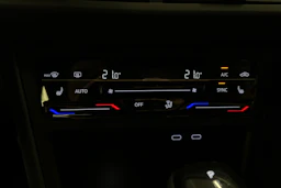 punainen Volkswagen Taigo 2022 kuva 24.