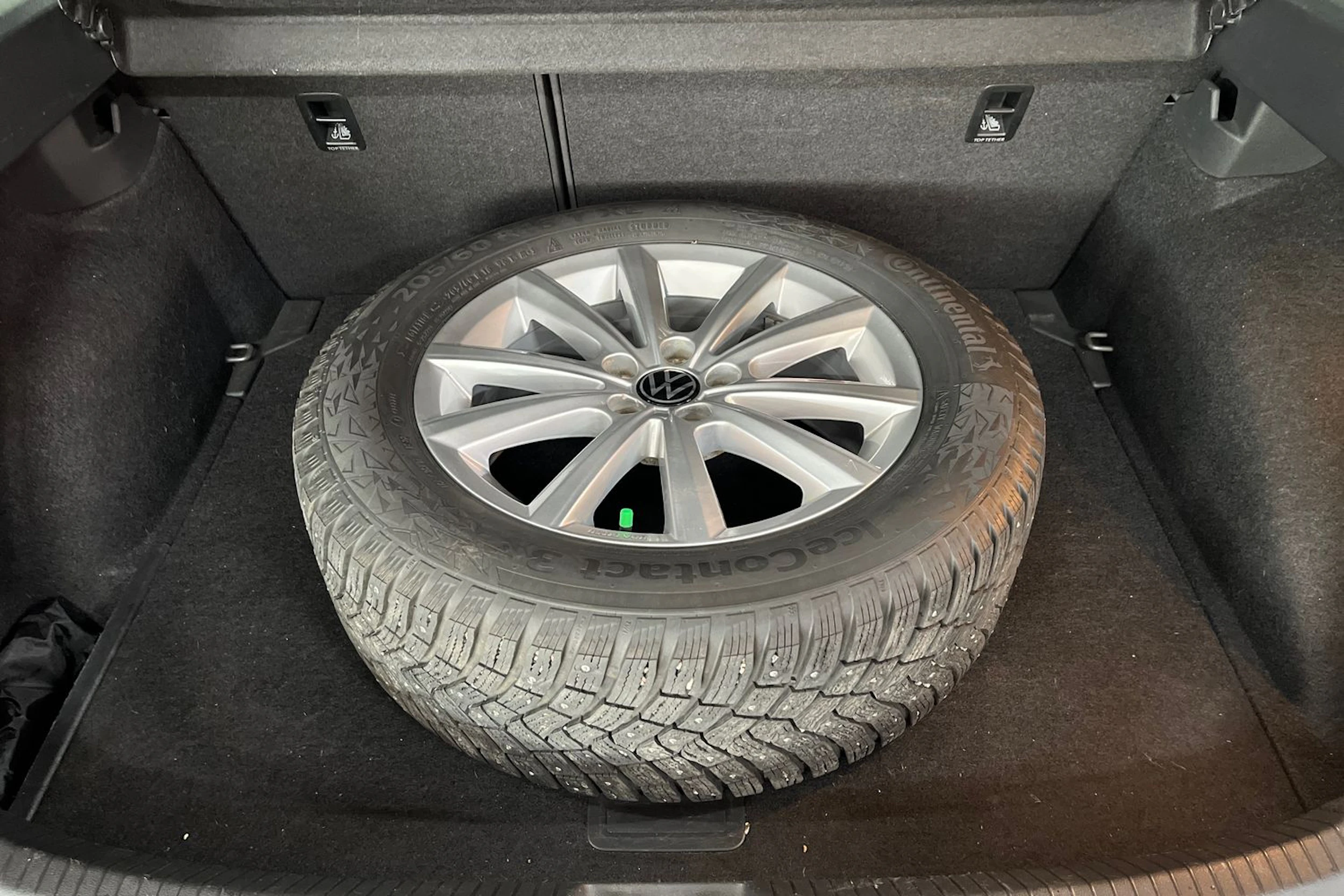 Harmaa Volkswagen Taigo 2022 kuva 13.