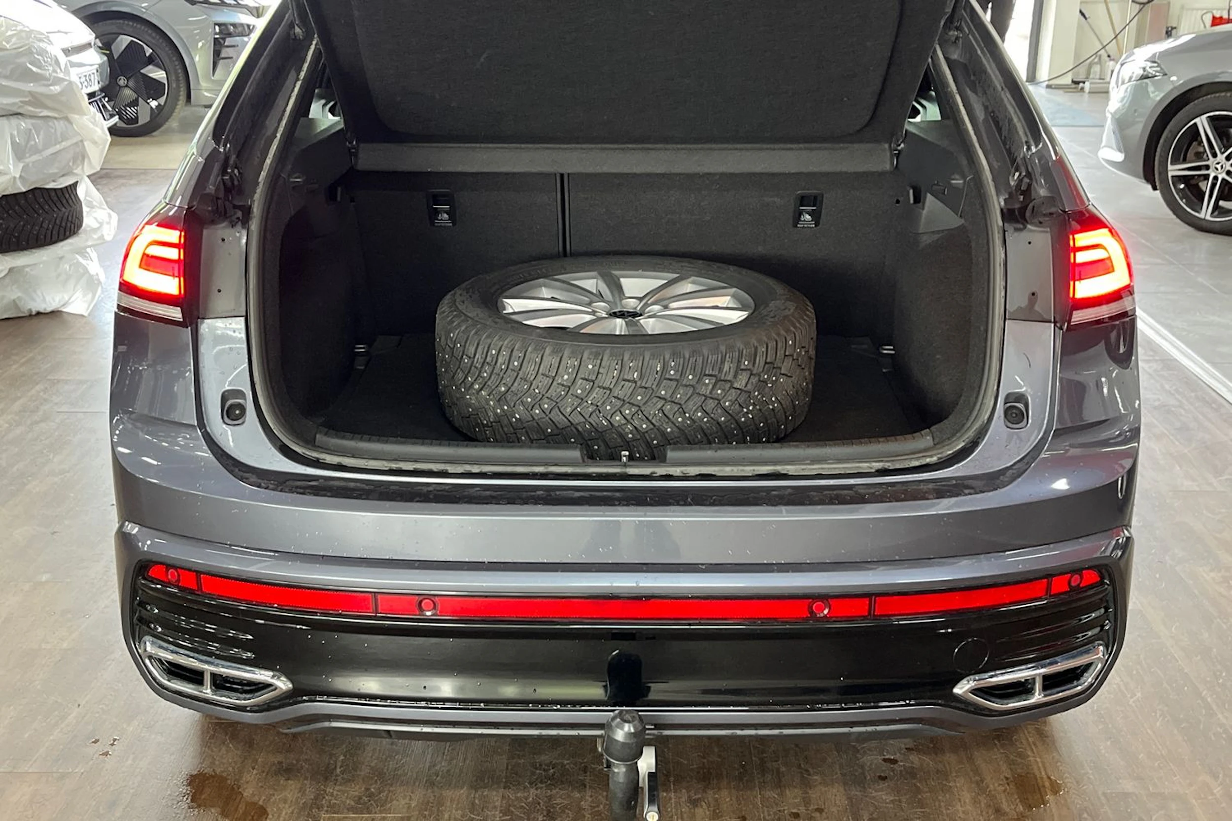 Harmaa Volkswagen Taigo 2022 kuva 15.
