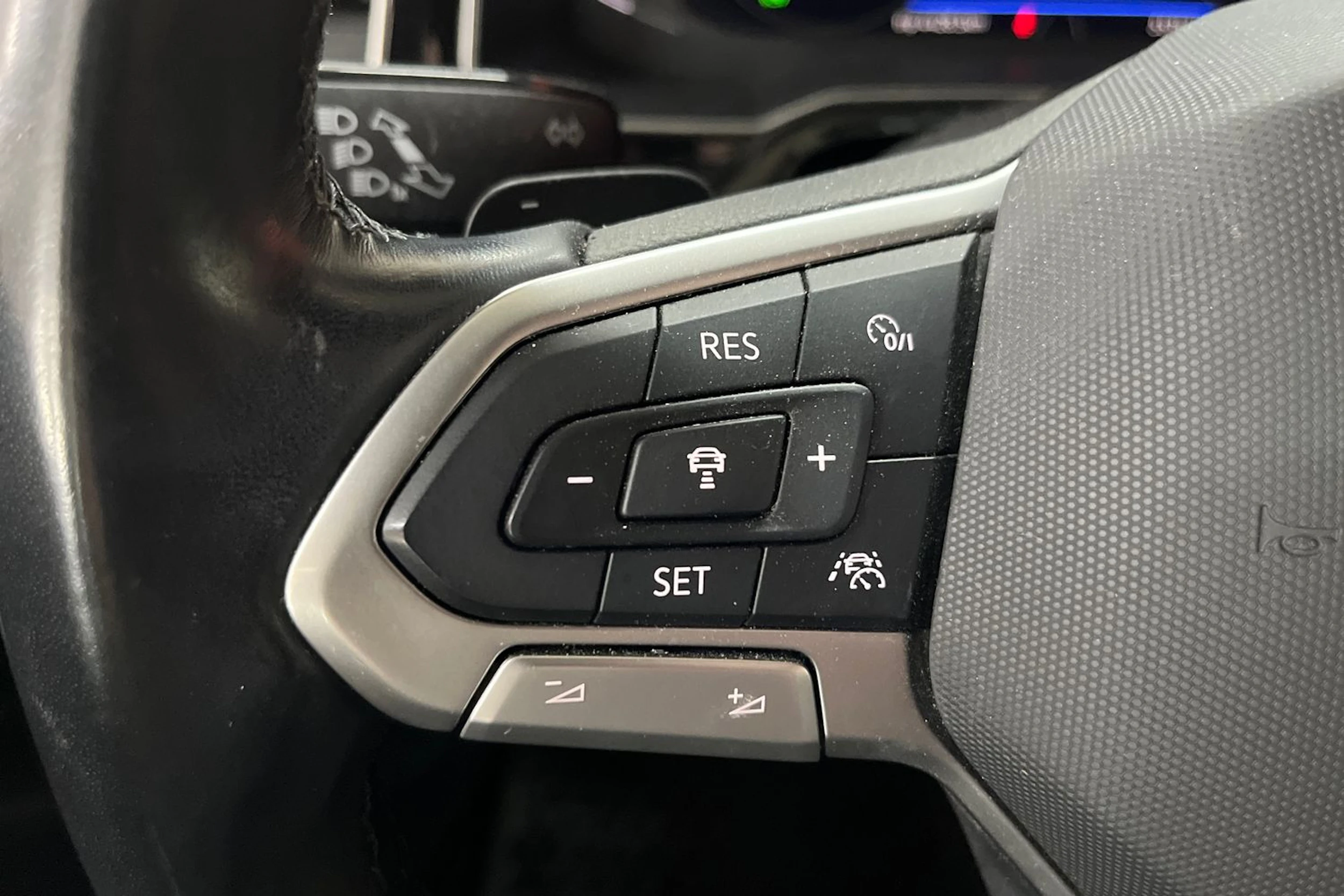 Harmaa Volkswagen Taigo 2022 kuva 18.