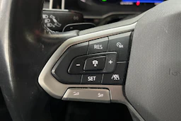 Harmaa Volkswagen Taigo 2022 kuva 18.
