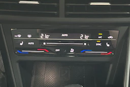 Harmaa Volkswagen Taigo 2022 kuva 21.