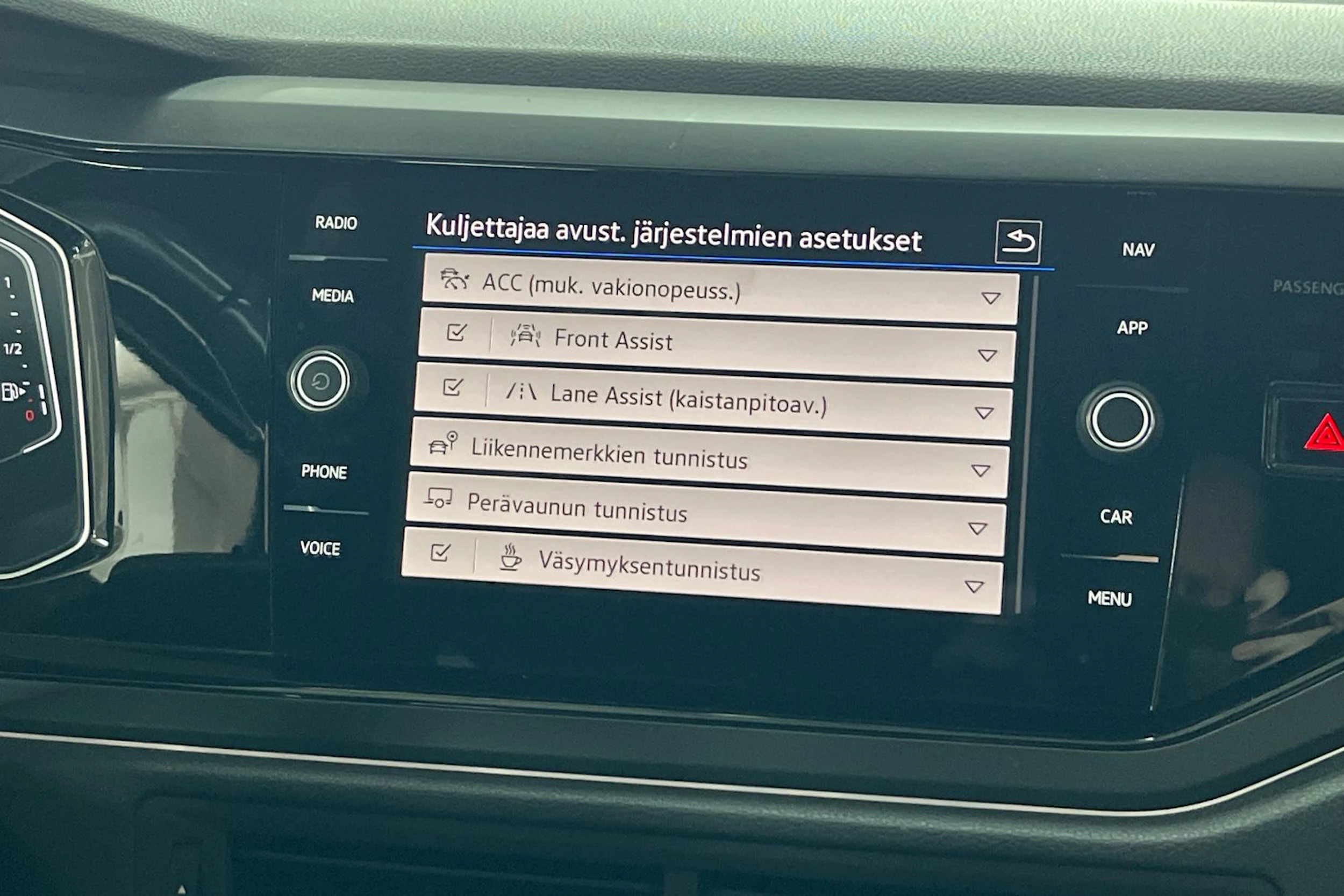 Harmaa Volkswagen Taigo 2022 kuva 24.