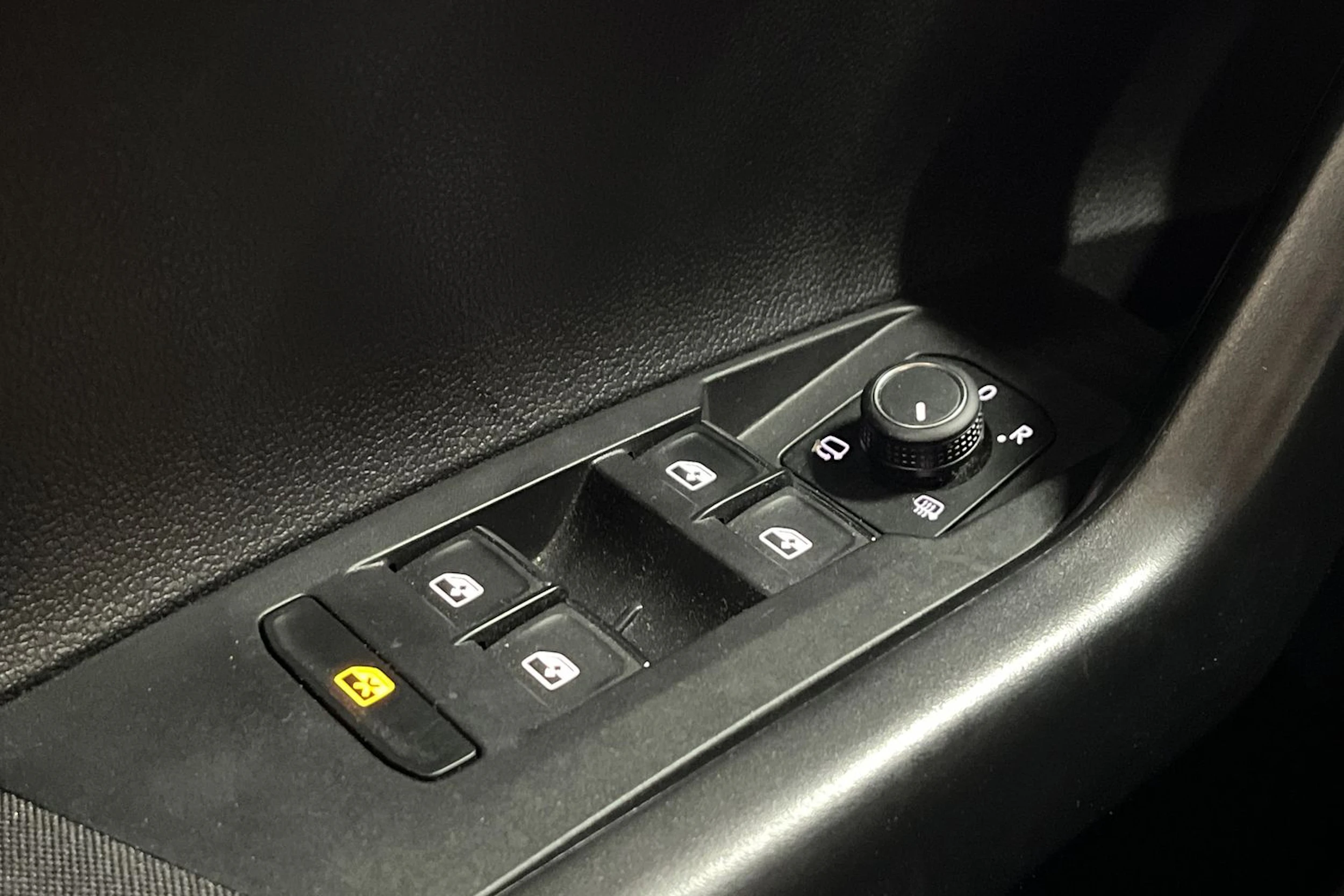 Harmaa Volkswagen Taigo 2022 kuva 27.