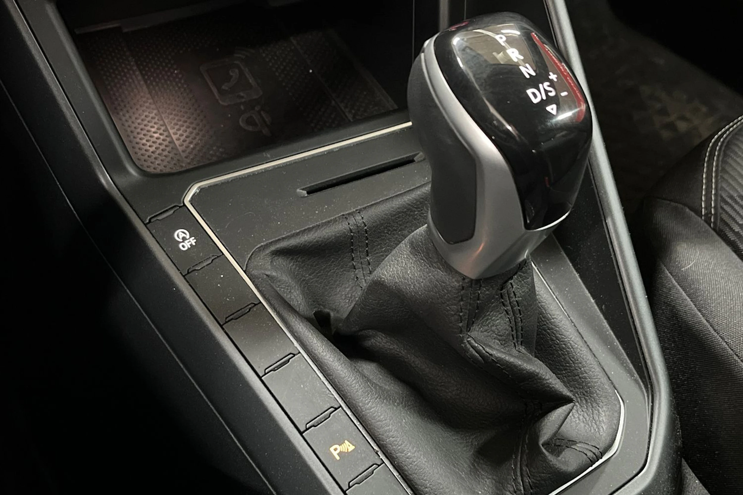 Harmaa Volkswagen Taigo 2022 kuva 28.